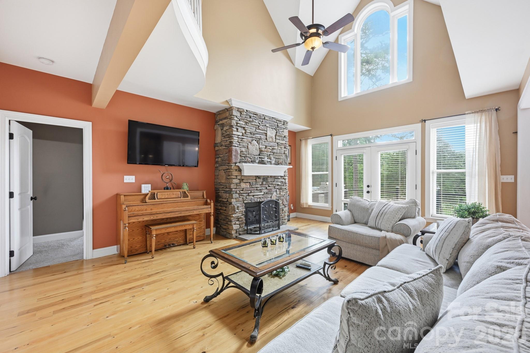 2-Story Great Room - 132 Monarch Lane, Mooresville