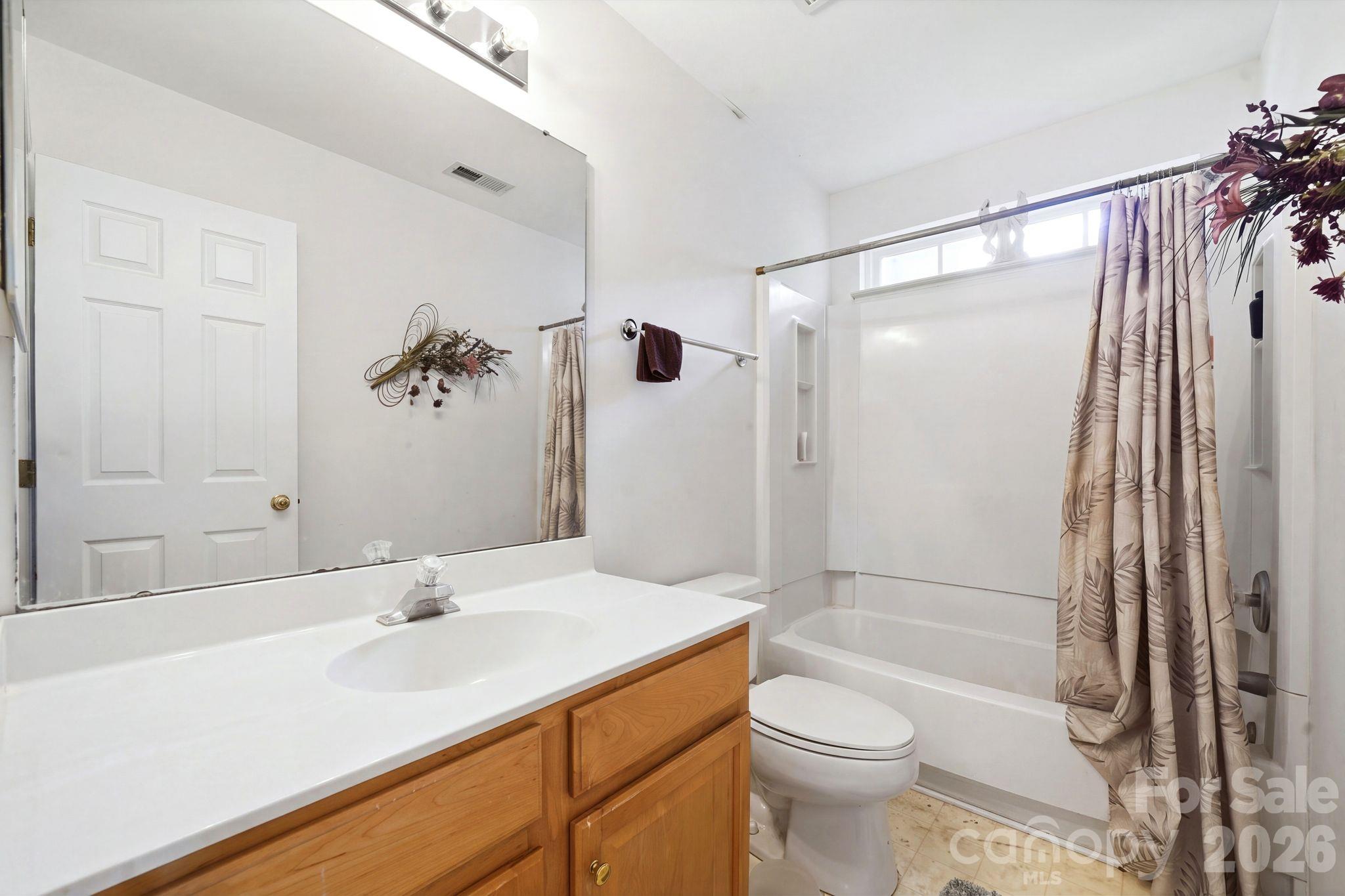 Single Family Residence at 10212 Billingham Drive, Charlotte, photo 9 of 44