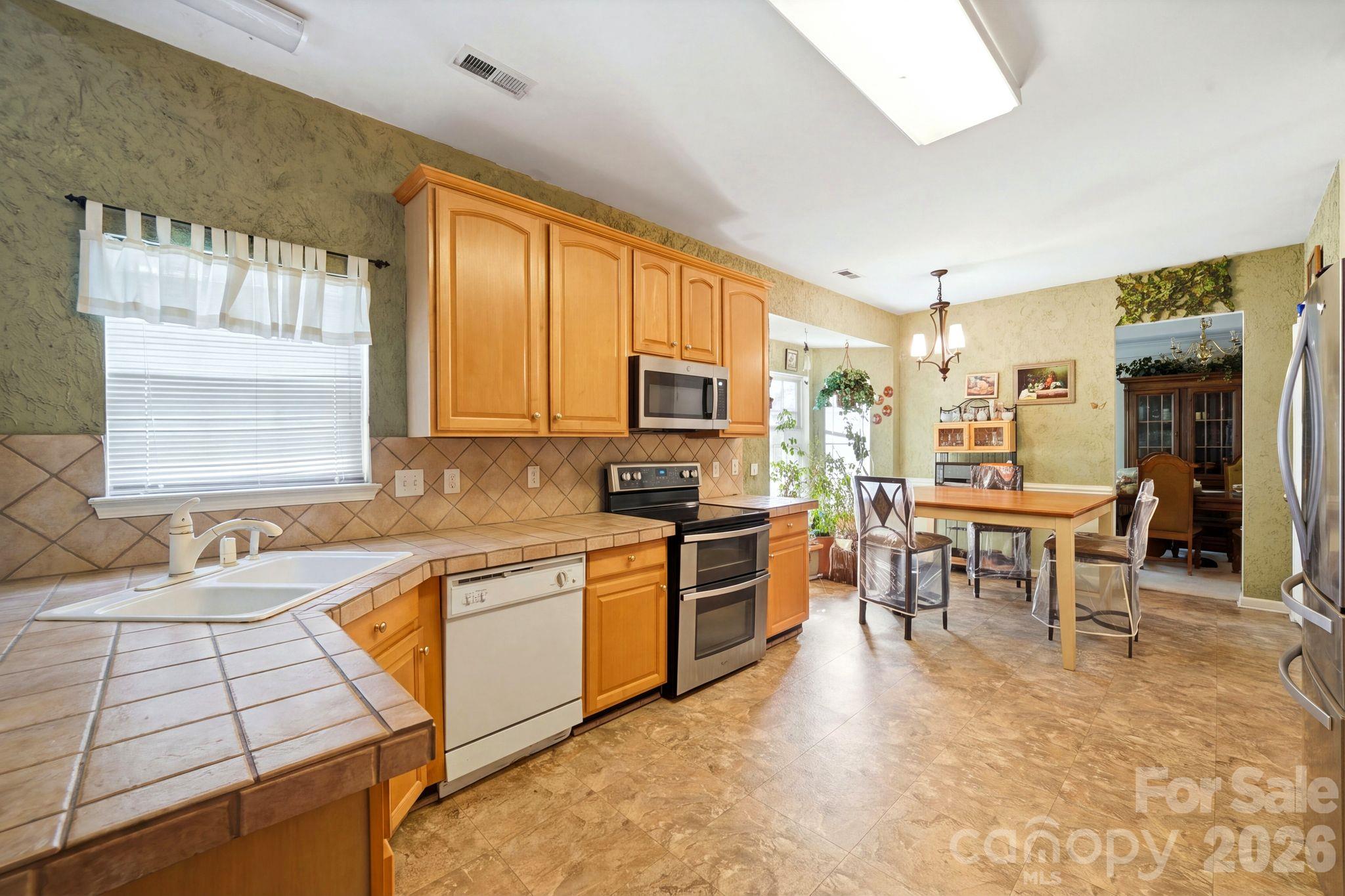 Single Family Residence at 10212 Billingham Drive, Charlotte, photo 28 of 44