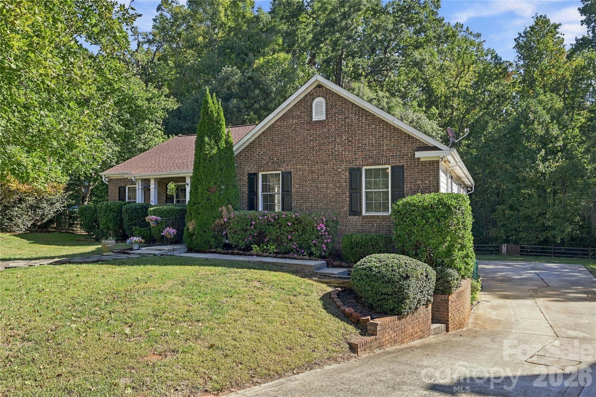 Single Family Residence at 380 Reed Creek Road, Mooresville, photo 3 of 44