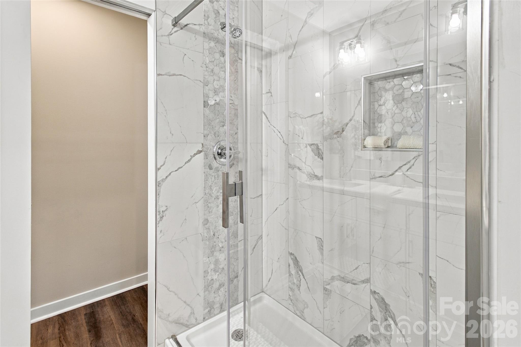 Main suite Shower - 391 Brief Avenue SW, Concord