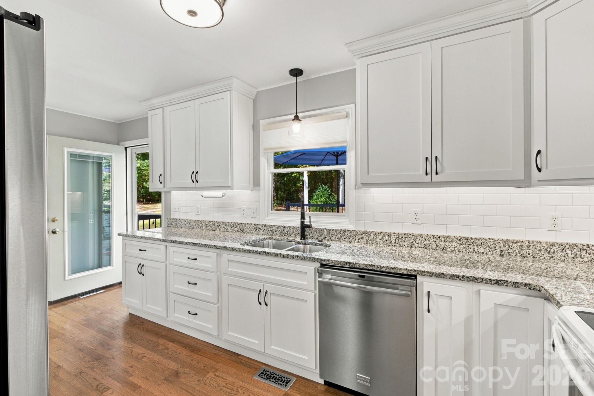 kitchen alternate view - 1270 Berra Place, Hickory
