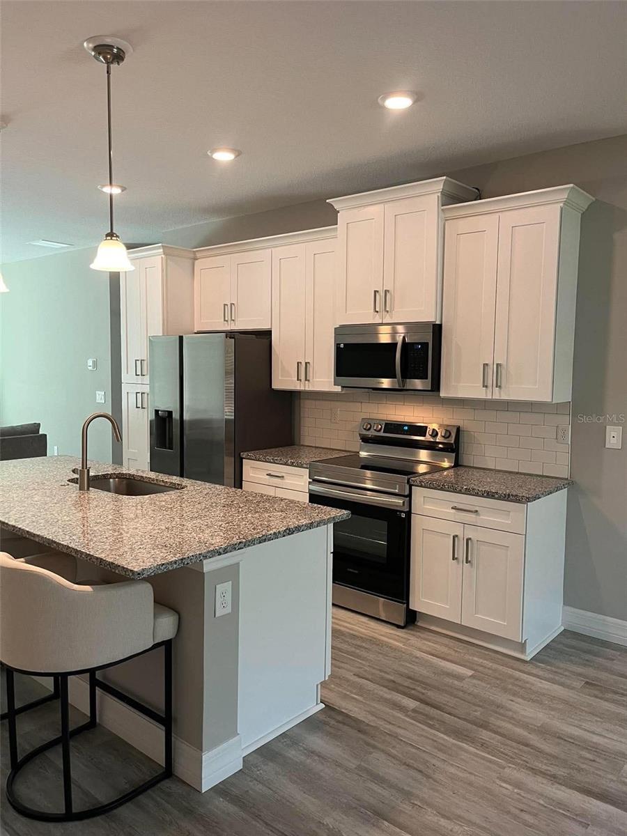 Single Family Residence at 524 E AVONDALE DR, DUNNELLON, photo 15 of 42
