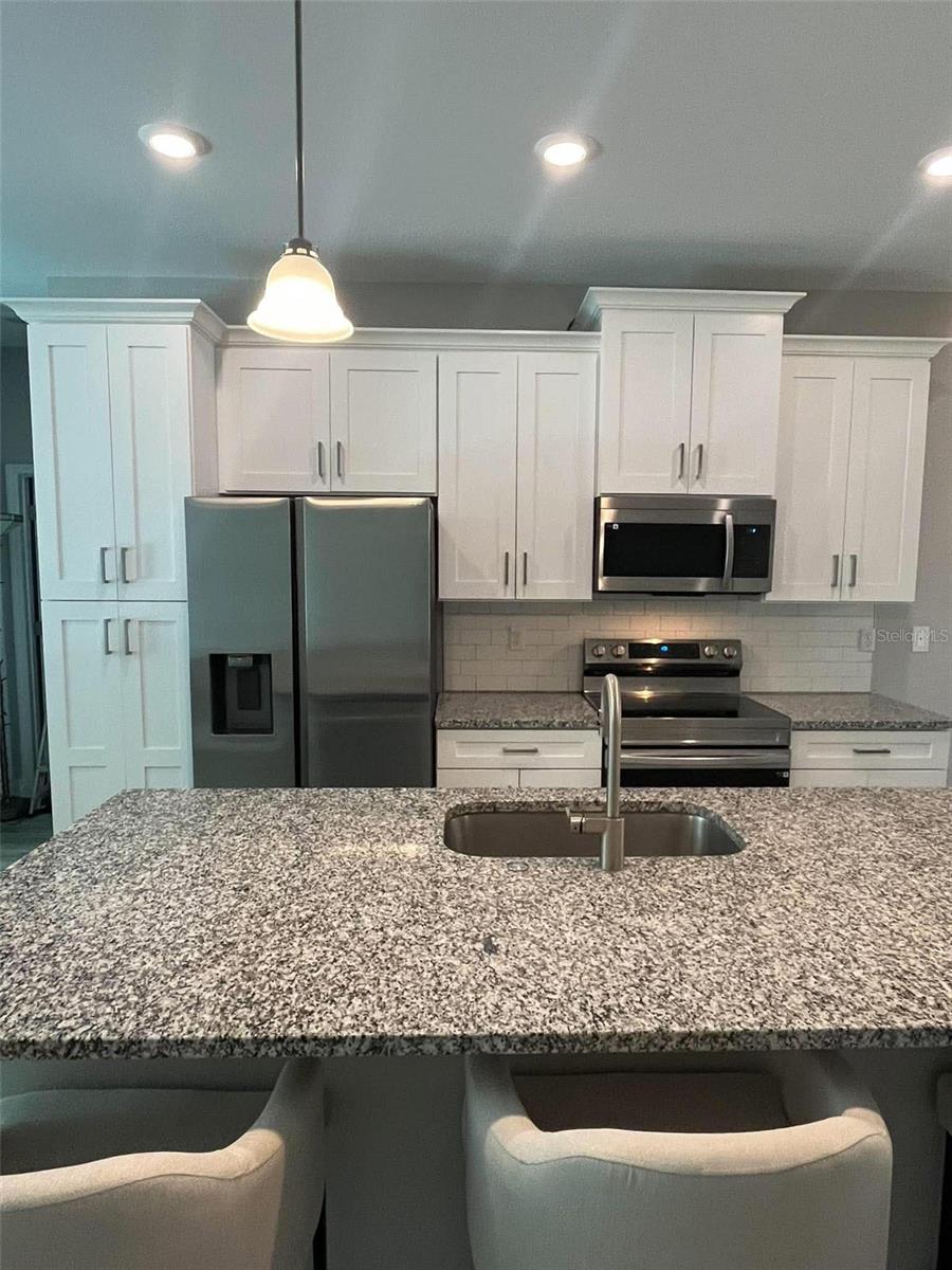Single Family Residence at 524 E AVONDALE DR, DUNNELLON, photo 16 of 42