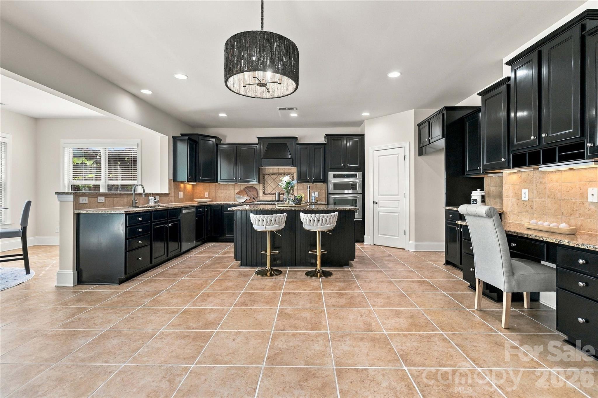 Single Family Residence at 18317 Lilliesleaf Glenn Lane, Charlotte, photo 15 of 48