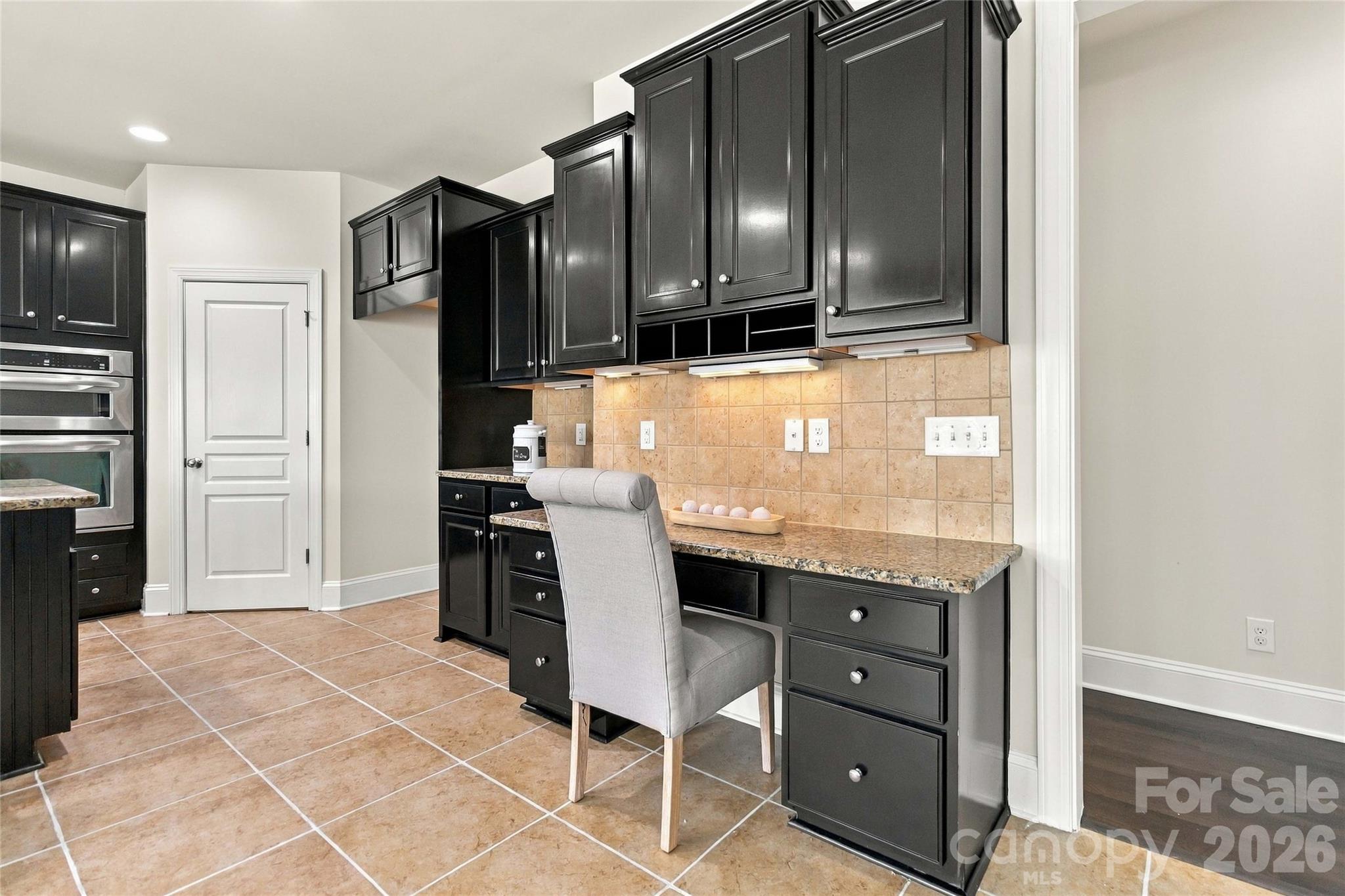 Single Family Residence at 18317 Lilliesleaf Glenn Lane, Charlotte, photo 16 of 48