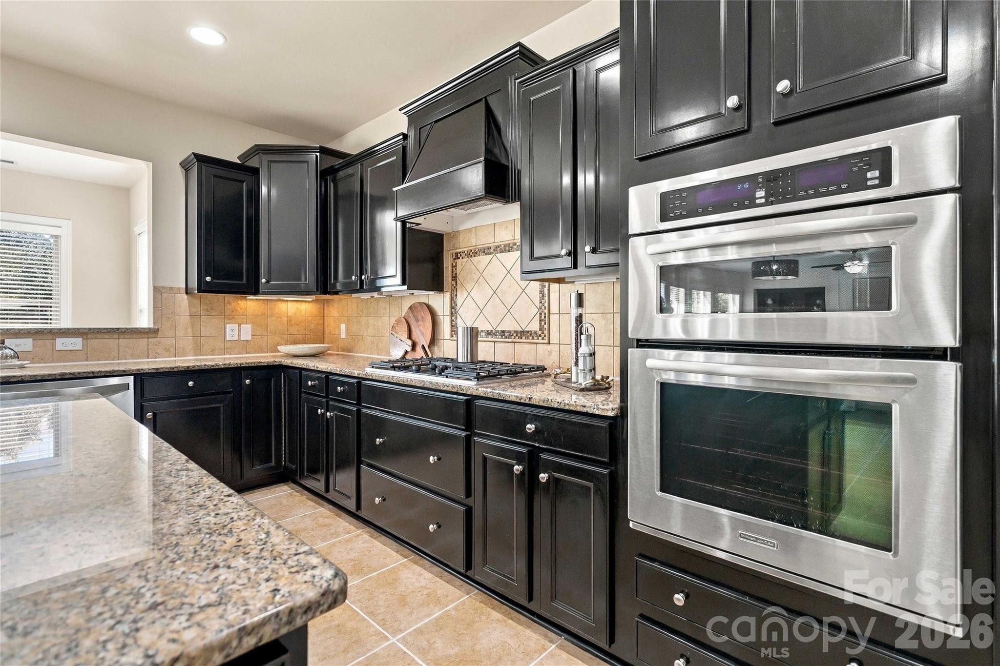 Single Family Residence at 18317 Lilliesleaf Glenn Lane, Charlotte, photo 19 of 48
