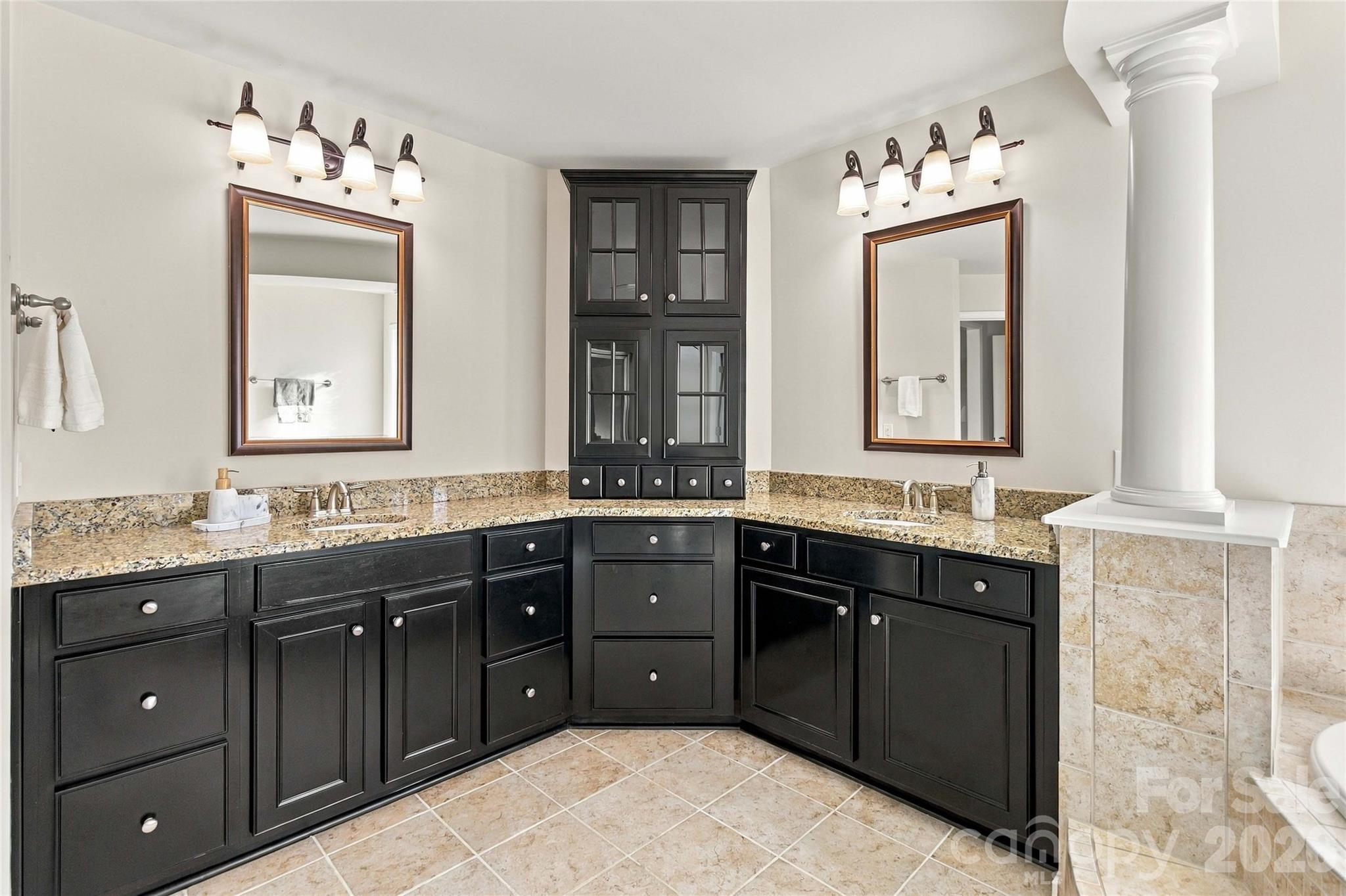 Single Family Residence at 18317 Lilliesleaf Glenn Lane, Charlotte, photo 31 of 48