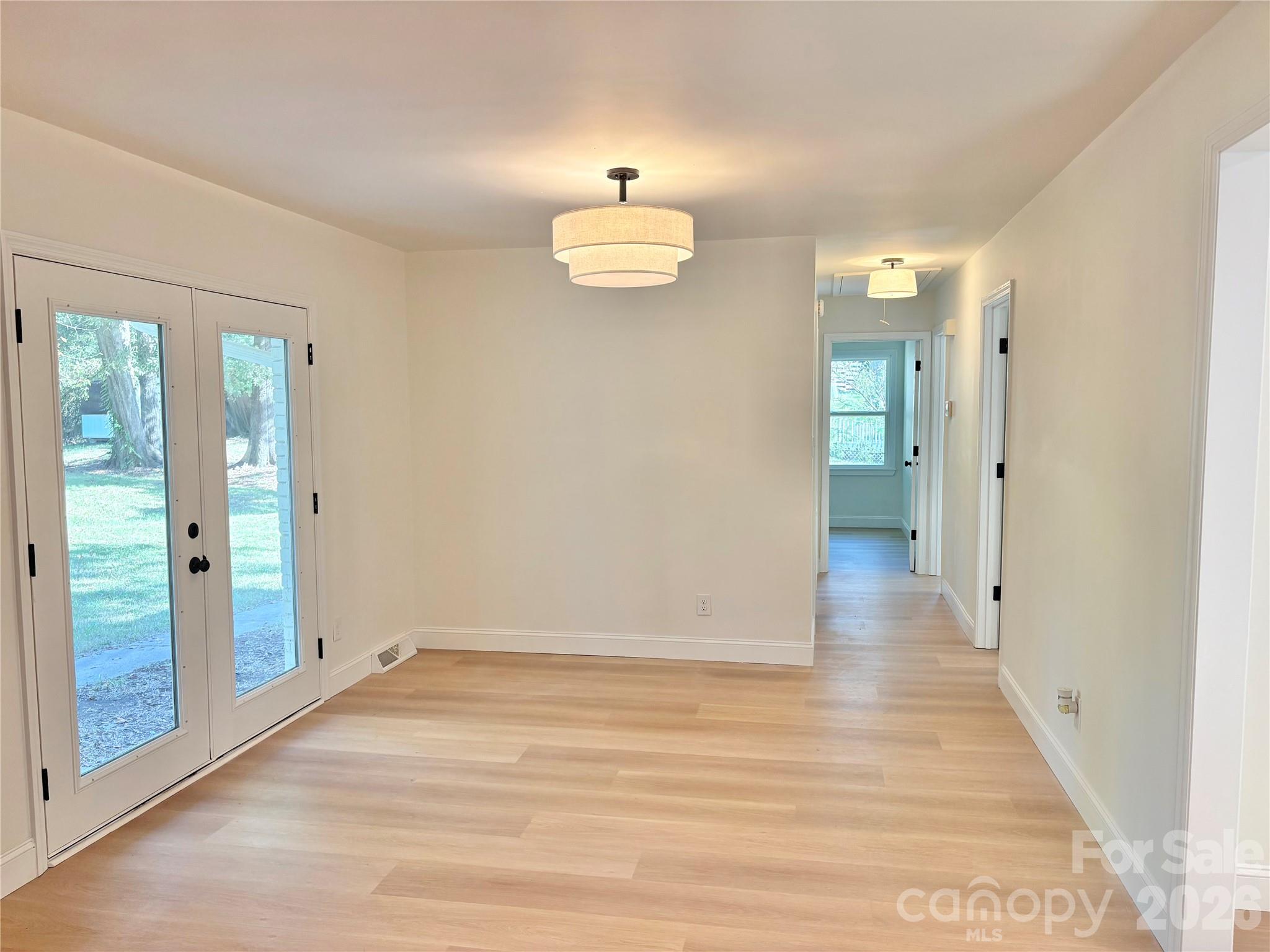 Single Family Residence at 5707 Kallam Court, Charlotte, photo 5 of 13