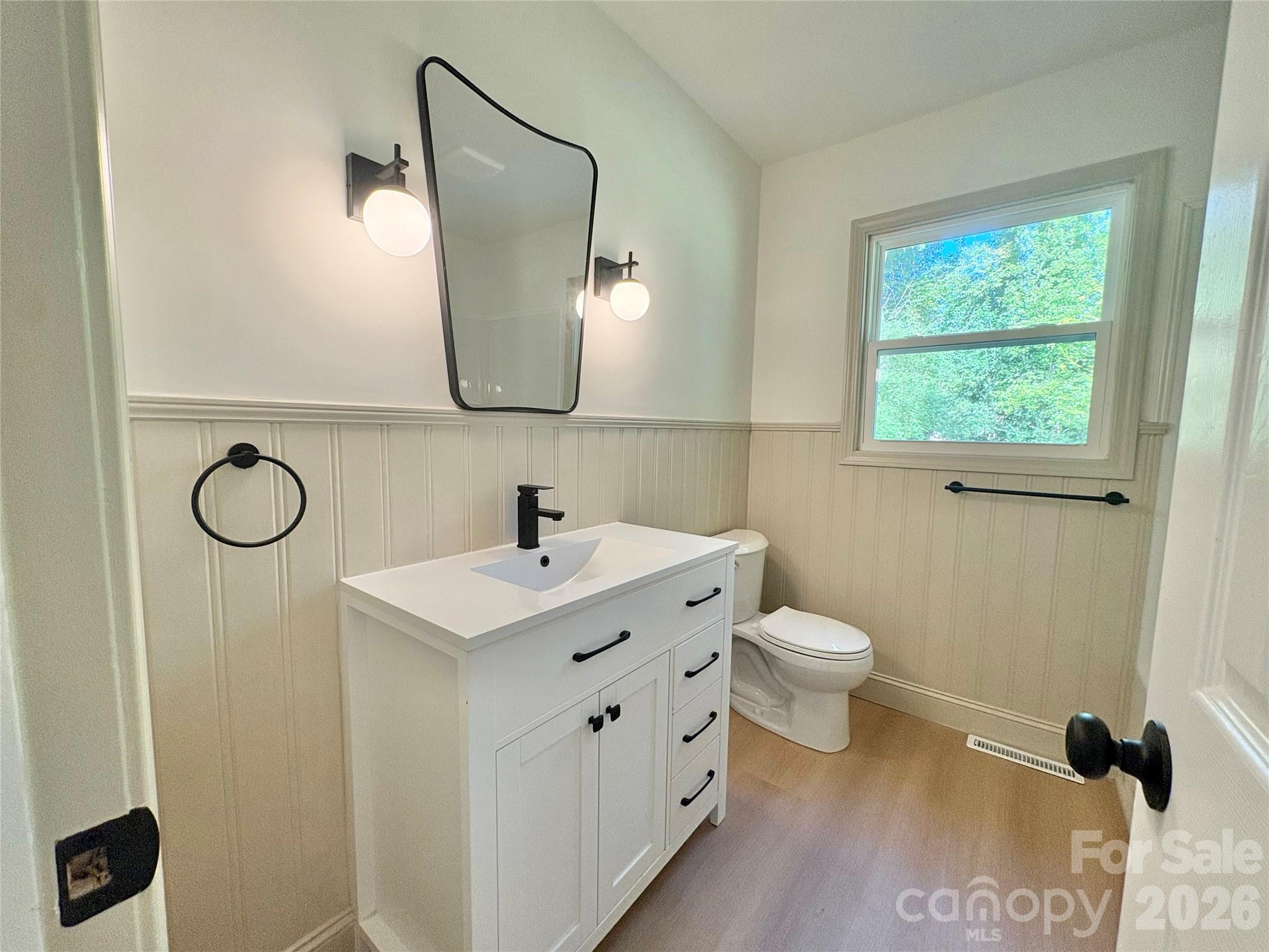 Single Family Residence at 5707 Kallam Court, Charlotte, photo 7 of 13