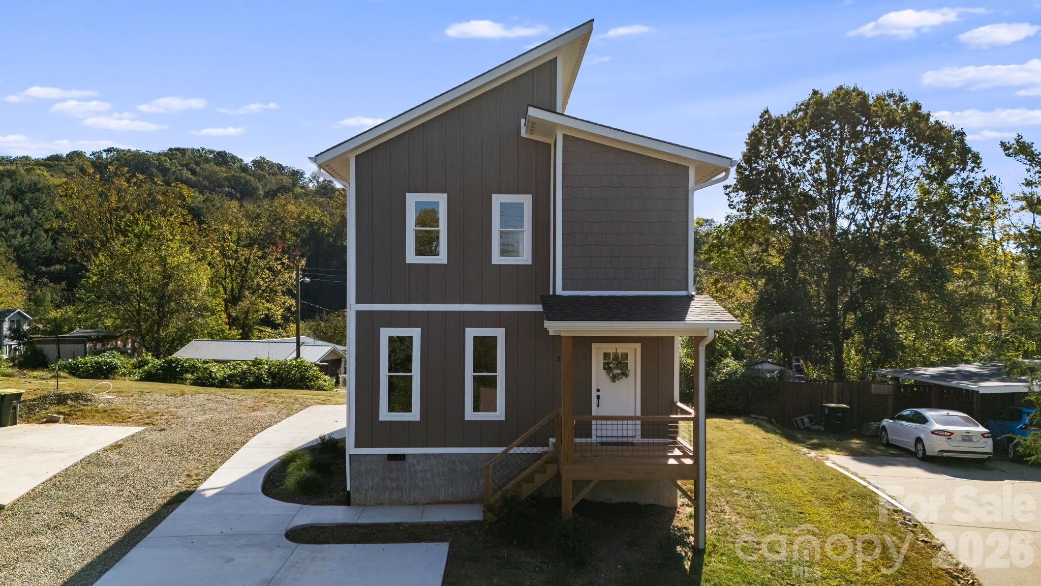 Single Family Residence at 31 Elkwood Avenue, Asheville, photo 6 of 43
