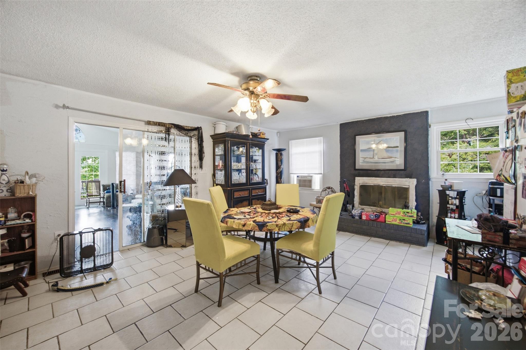 Kitchen eating area. - 146 Duck Cove Road, Belmont
