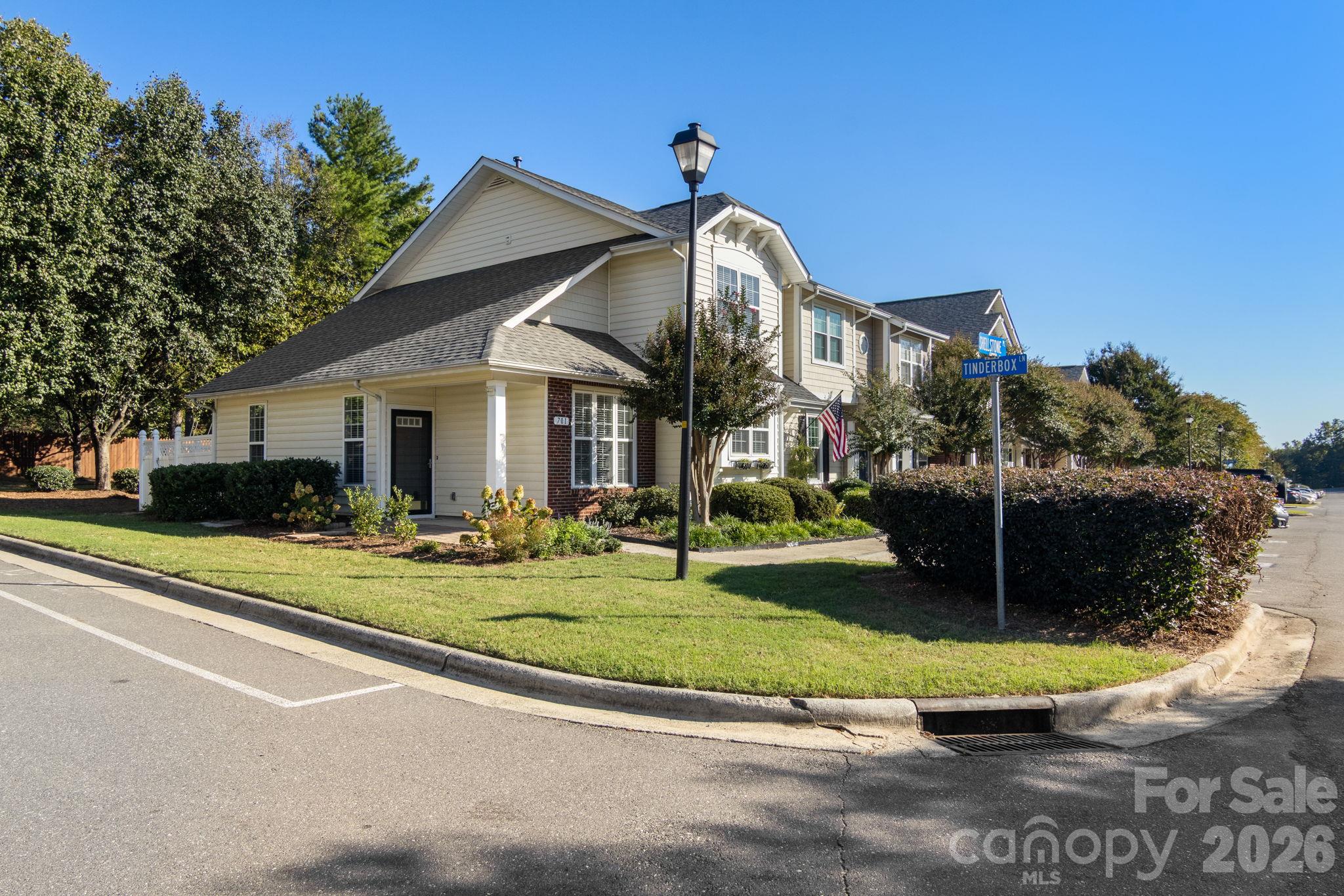 Townhouse at 701 Shellstone Place, Fort Mill, photo 4 of 31