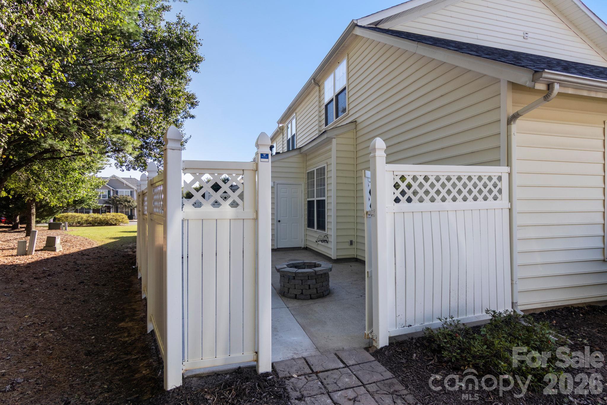 Townhouse at 701 Shellstone Place, Fort Mill, photo 5 of 31