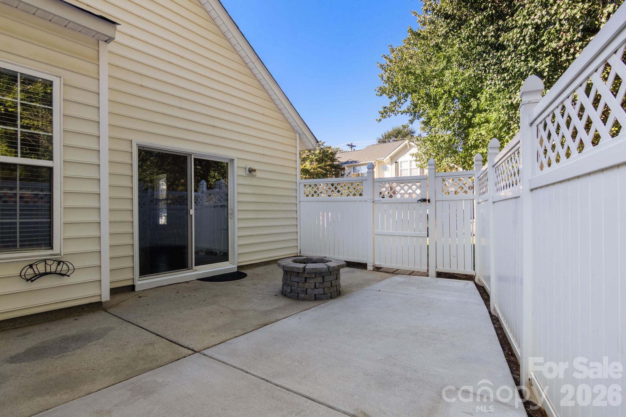 Townhouse at 701 Shellstone Place, Fort Mill, photo 7 of 31