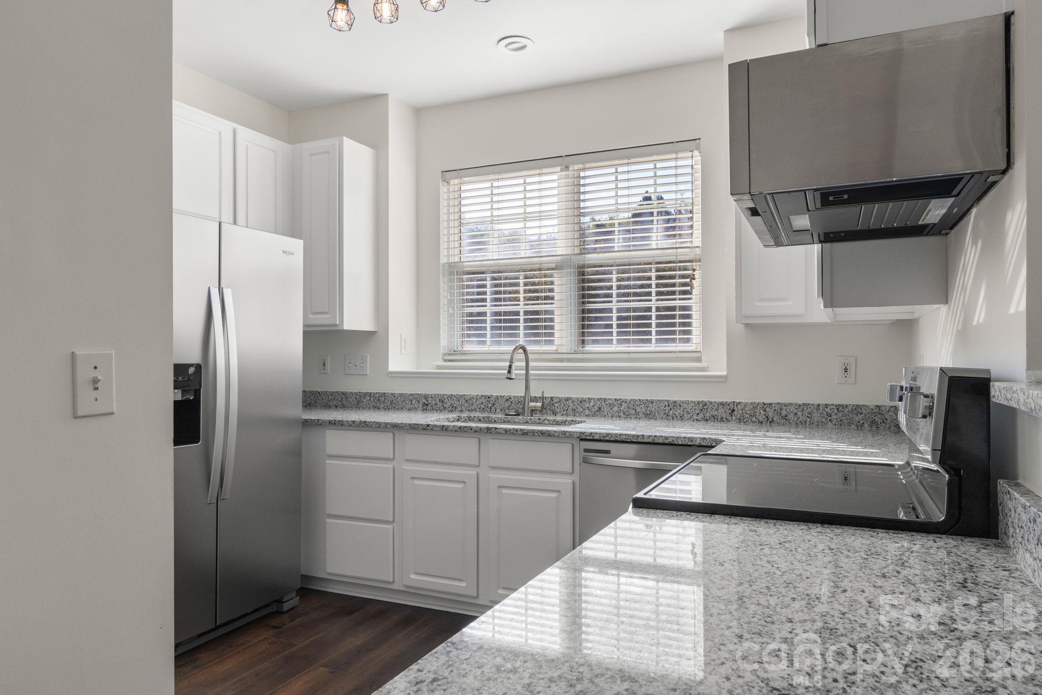 Townhouse at 701 Shellstone Place, Fort Mill, photo 10 of 31