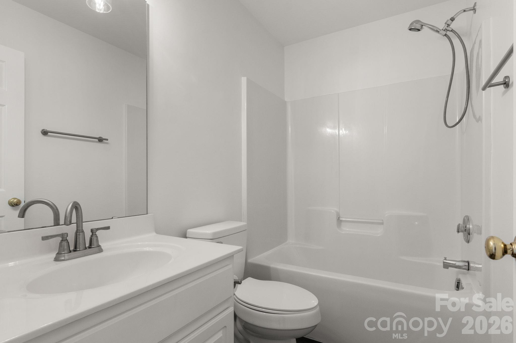 Upstairs full bathroom - 701 Shellstone Place, Fort Mill