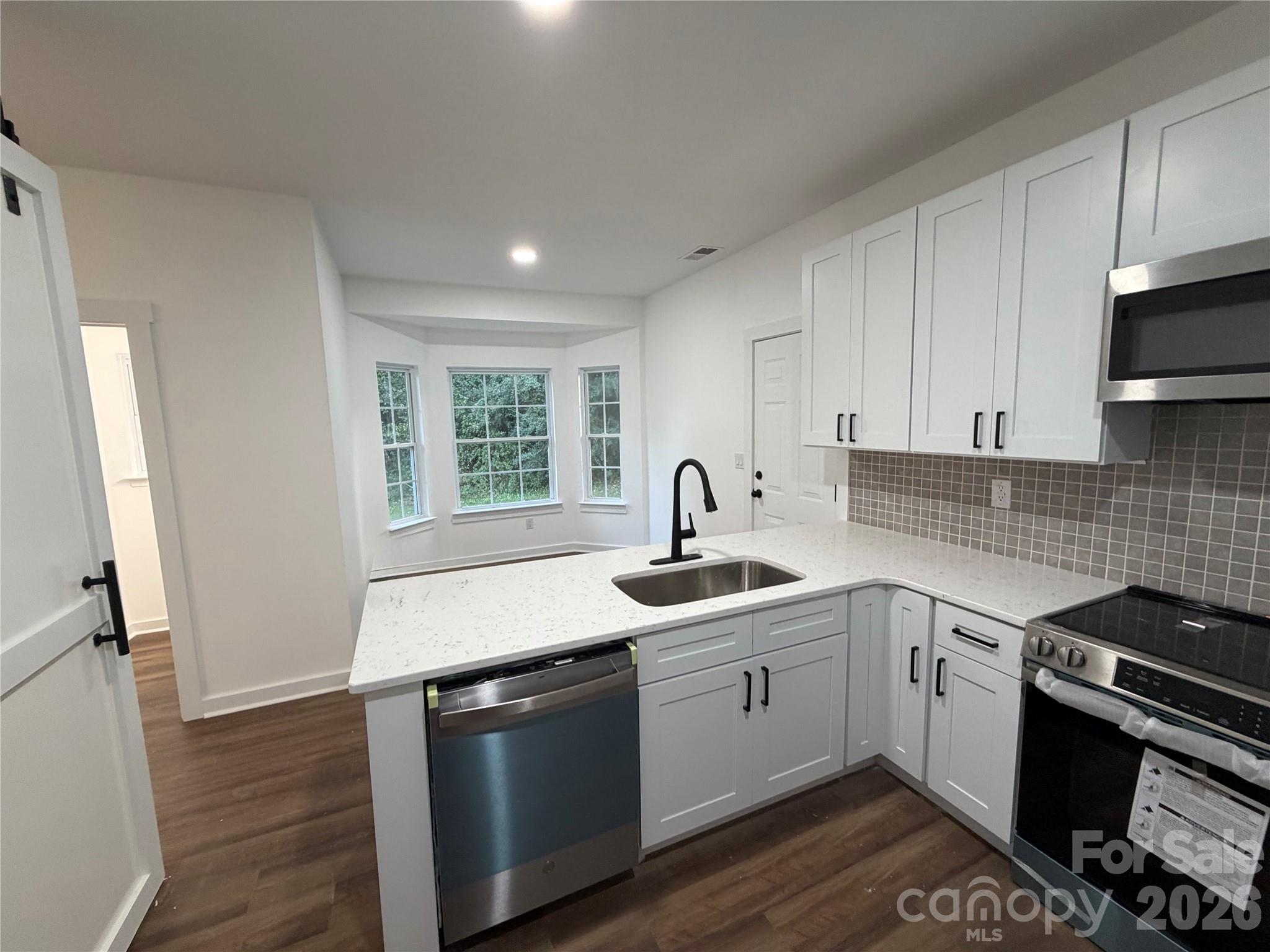 Complete Updated Kitchen, New Quartz Countertops, New GE Appliances, NEW LVP Flooring on main level. - 116 Huckleberry Lane, Mount Holly