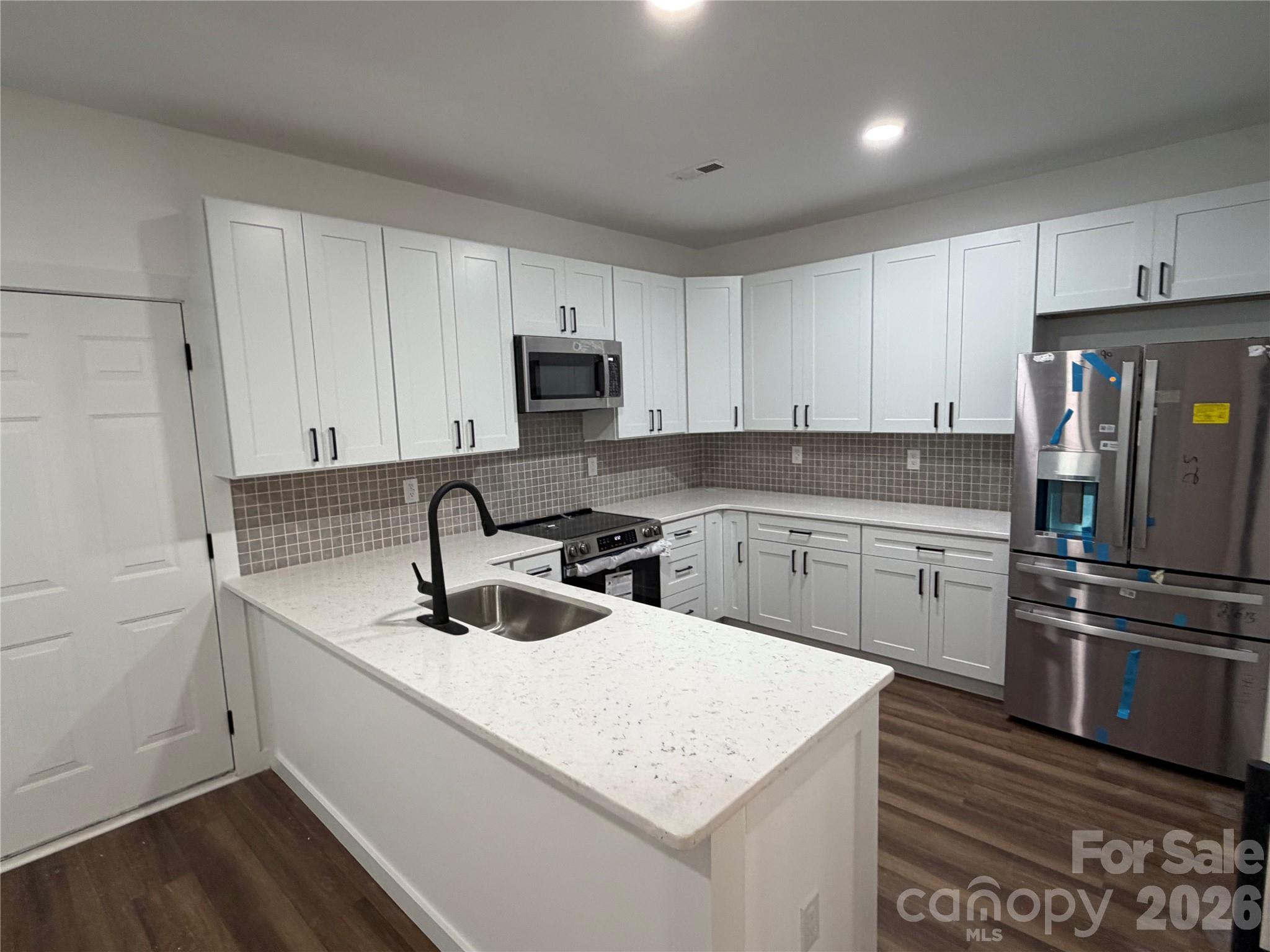 Complete Updated Kitchen, all New GE Appliances, NEW LVP Flooring on main level. - 116 Huckleberry Lane, Mount Holly