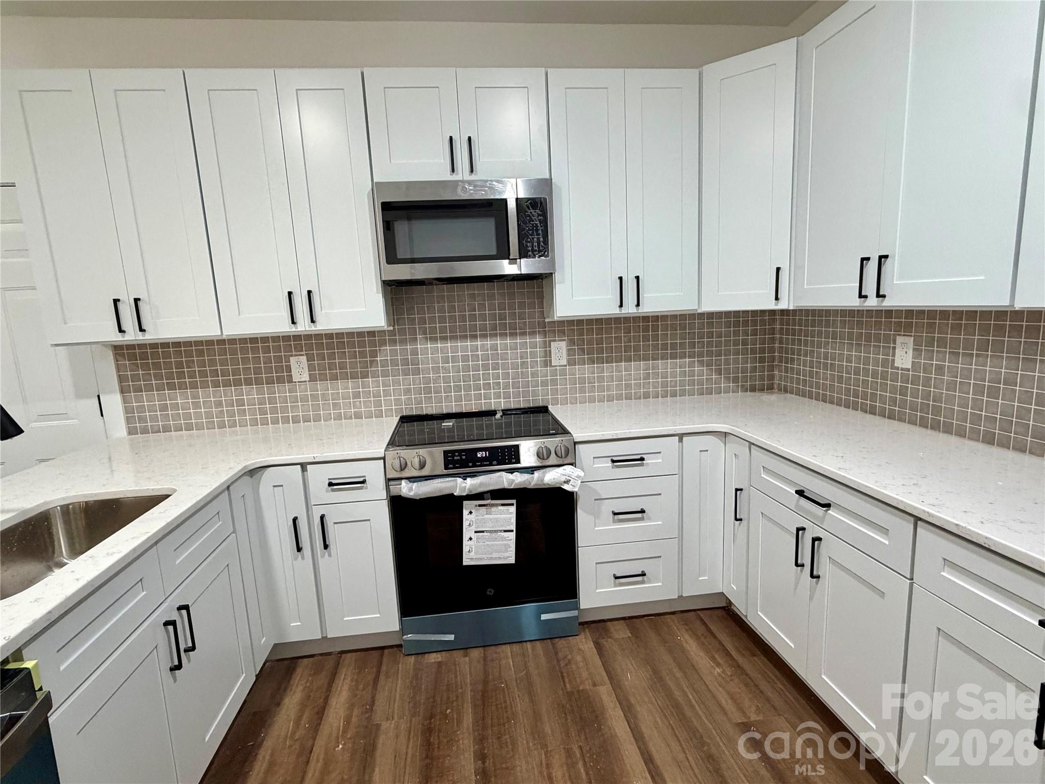 Complete Updated Kitchen, all New GE Appliances, NEW LVP Flooring on main level. - 116 Huckleberry Lane, Mount Holly