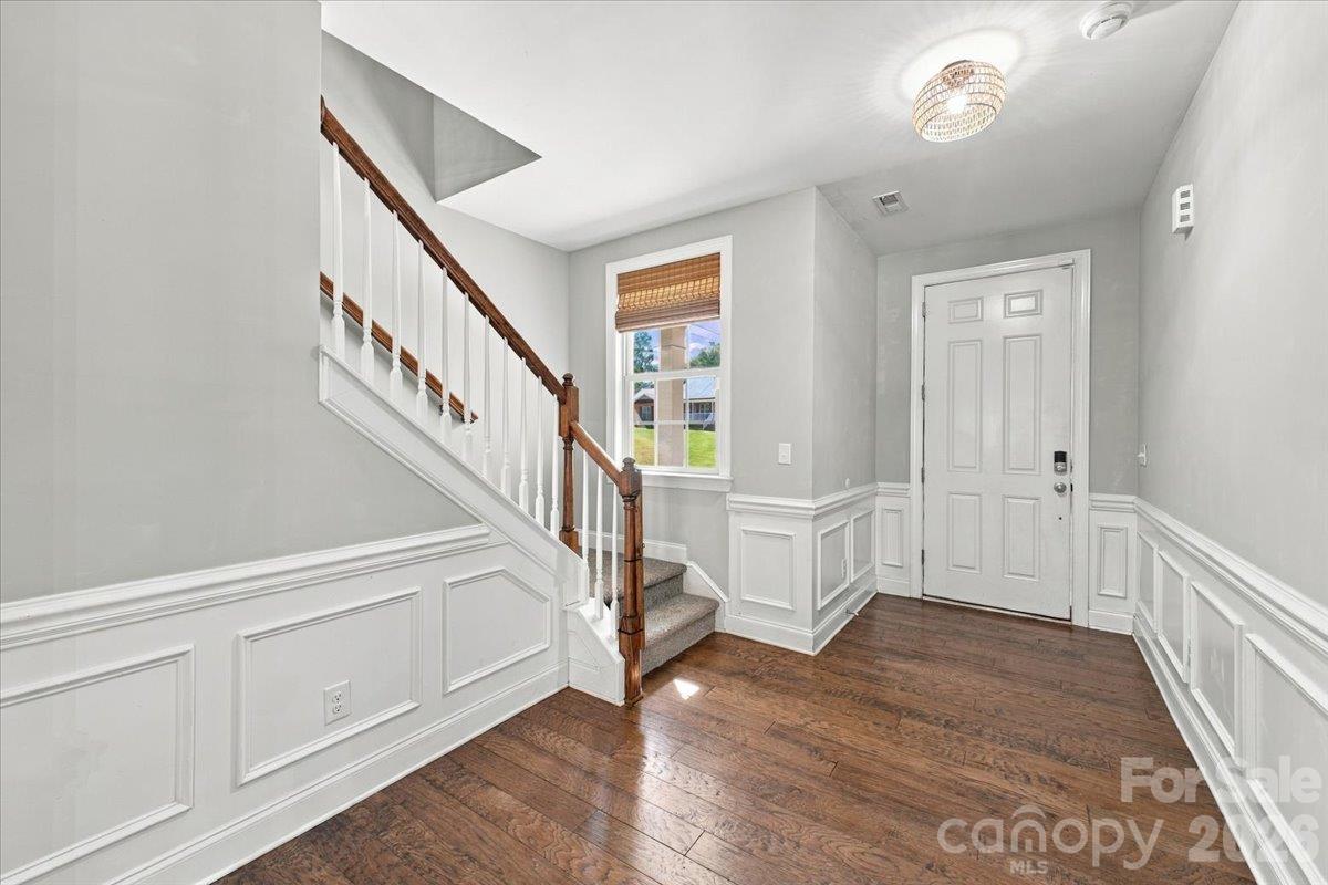 Single Family Residence at 204 Southfork Lane, Belmont, photo 5 of 28