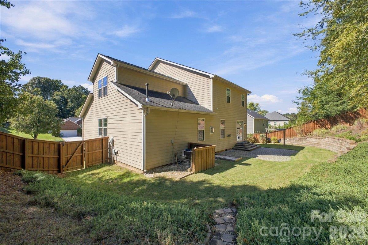 Single Family Residence at 204 Southfork Lane, Belmont, photo 23 of 28