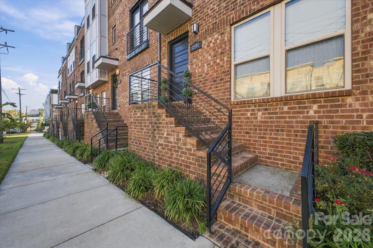 Townhouse at 12107 Brooklyn Avenue, Charlotte, photo 8 of 37