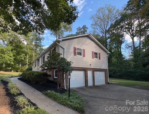 Single Family Residence at 210 Faye Court, King, photo 3 of 42