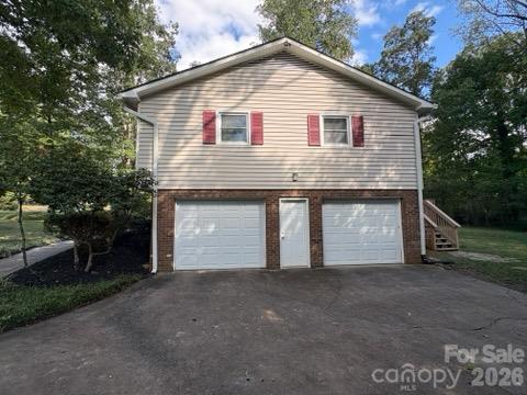 Single Family Residence at 210 Faye Court, King, photo 4 of 42