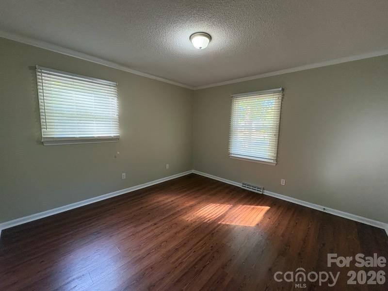 Single Family Residence at 210 Faye Court, King, photo 22 of 42