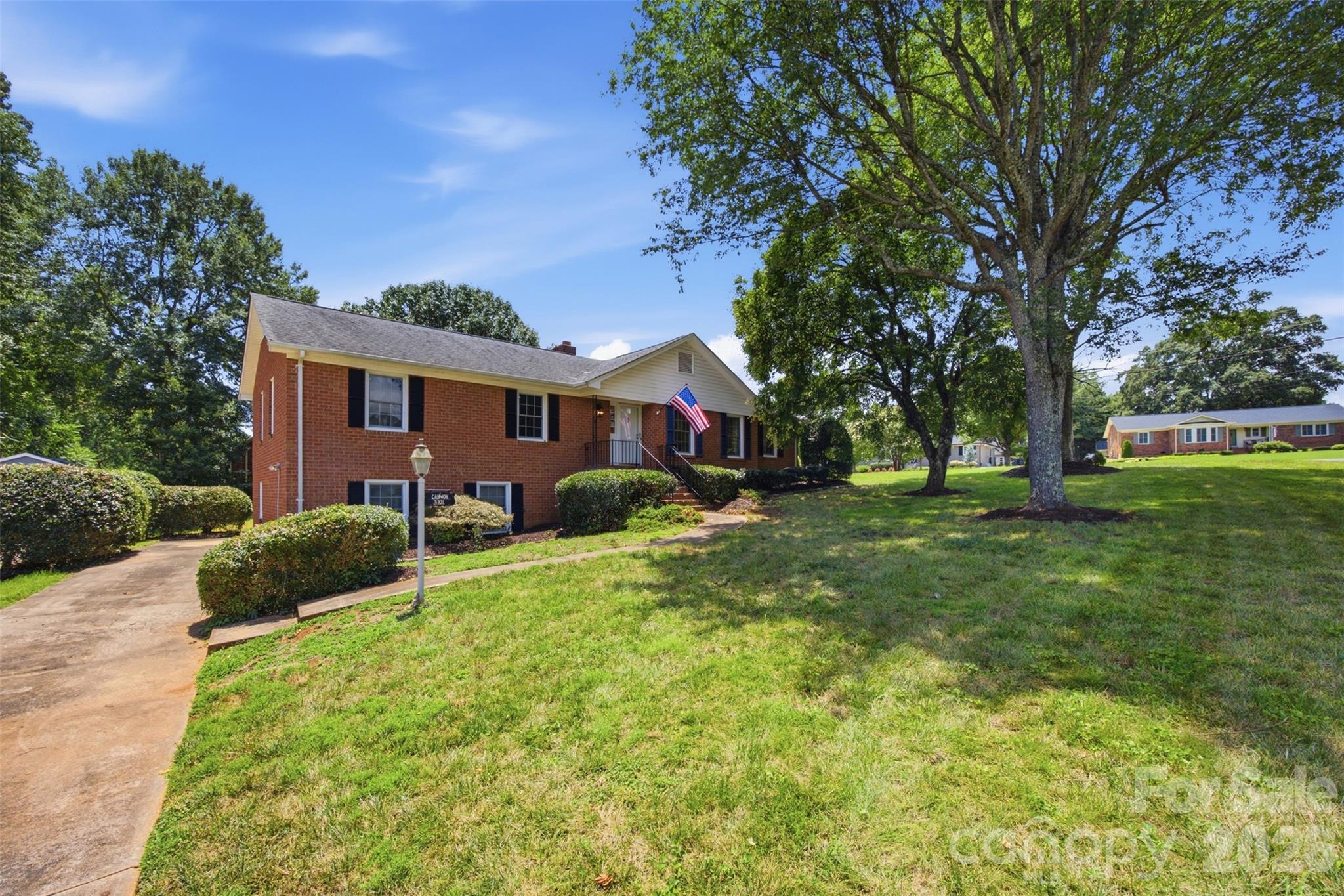 Single Family Residence at 3101 Canterberry Drive, Gastonia, photo 2 of 36