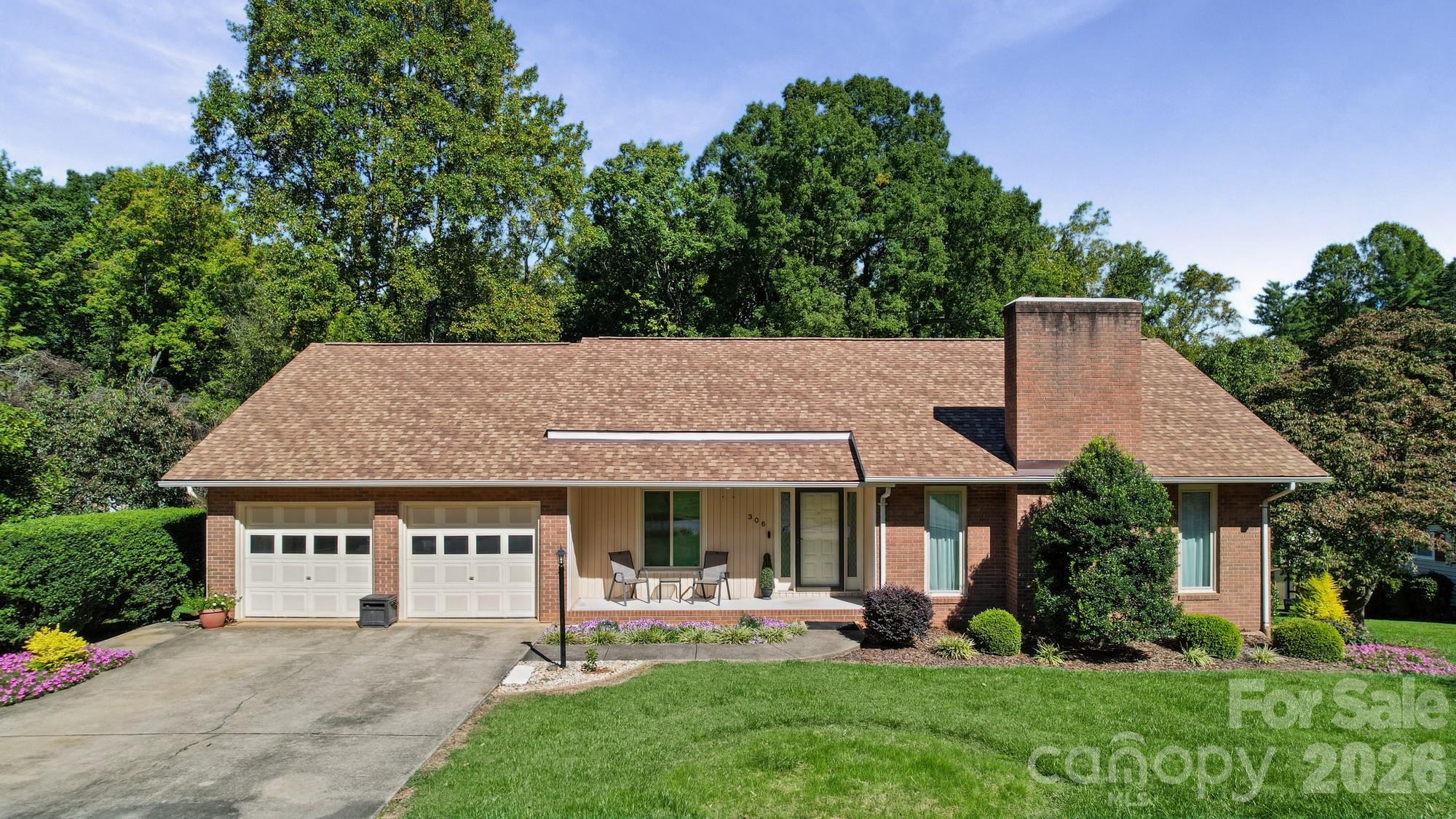 Single Family Residence at 306 Starmount Drive, Statesville, photo 2 of 46