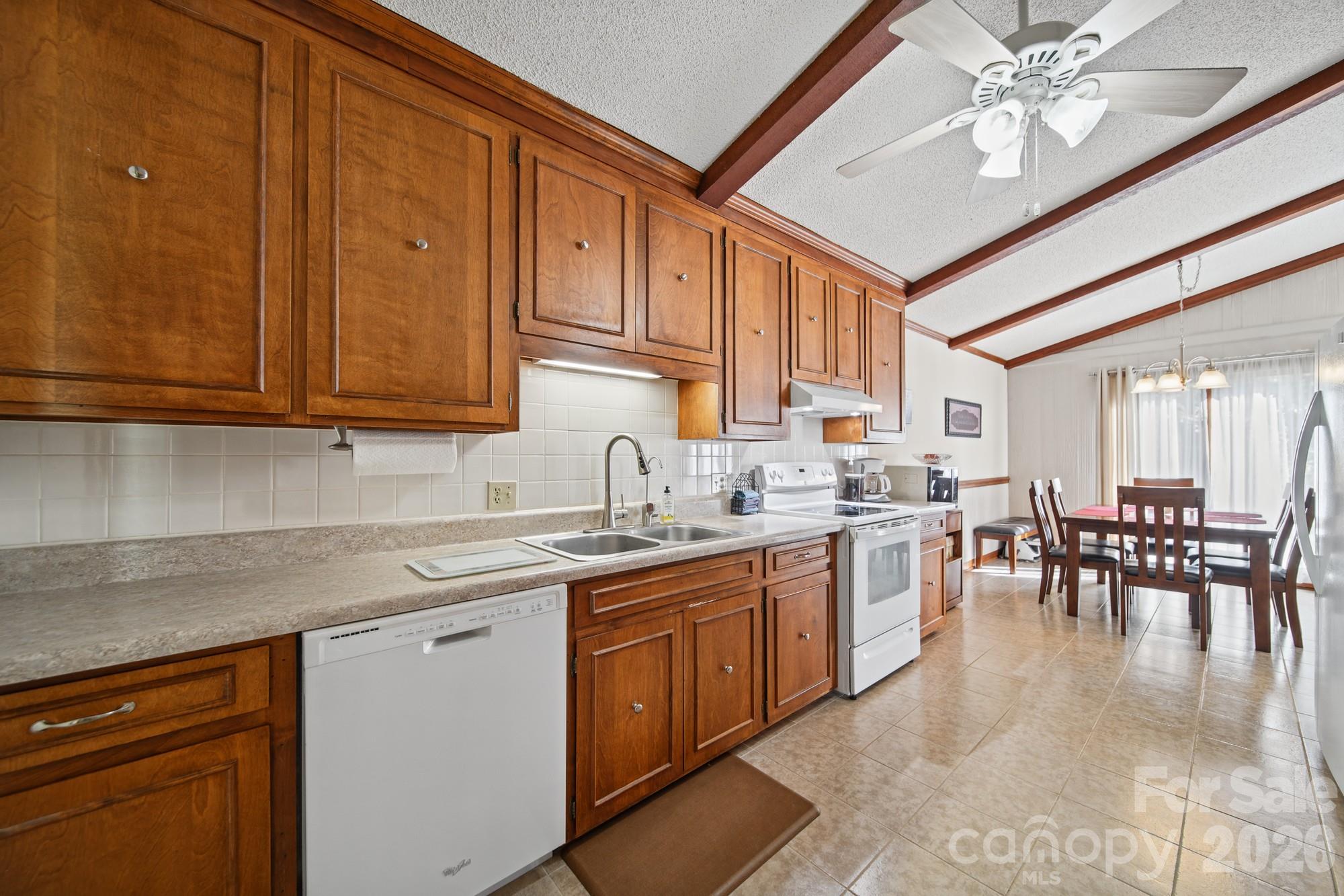 Kitchen - 306 Starmount Drive, Statesville