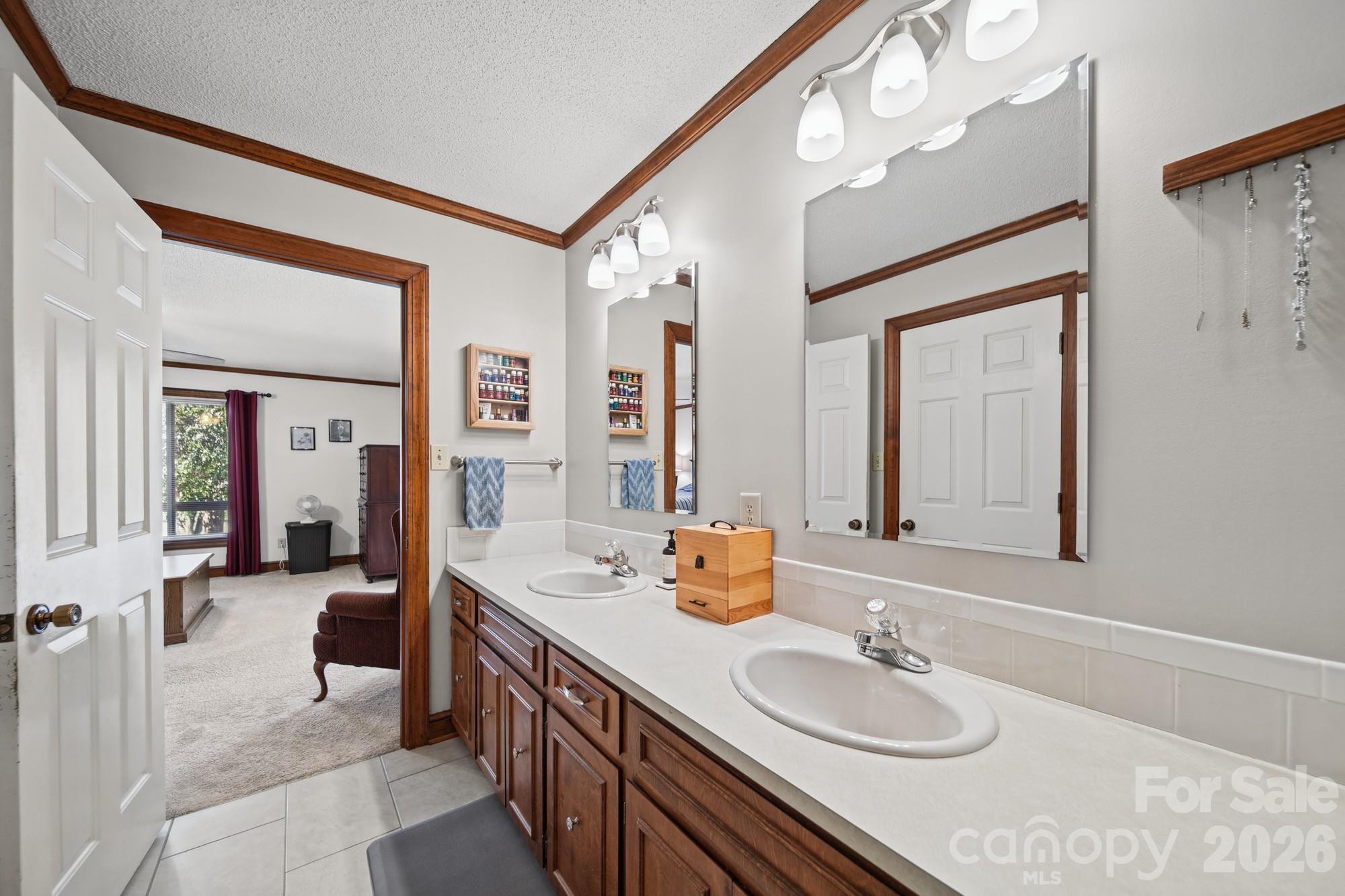 Primary Ensuite - 306 Starmount Drive, Statesville