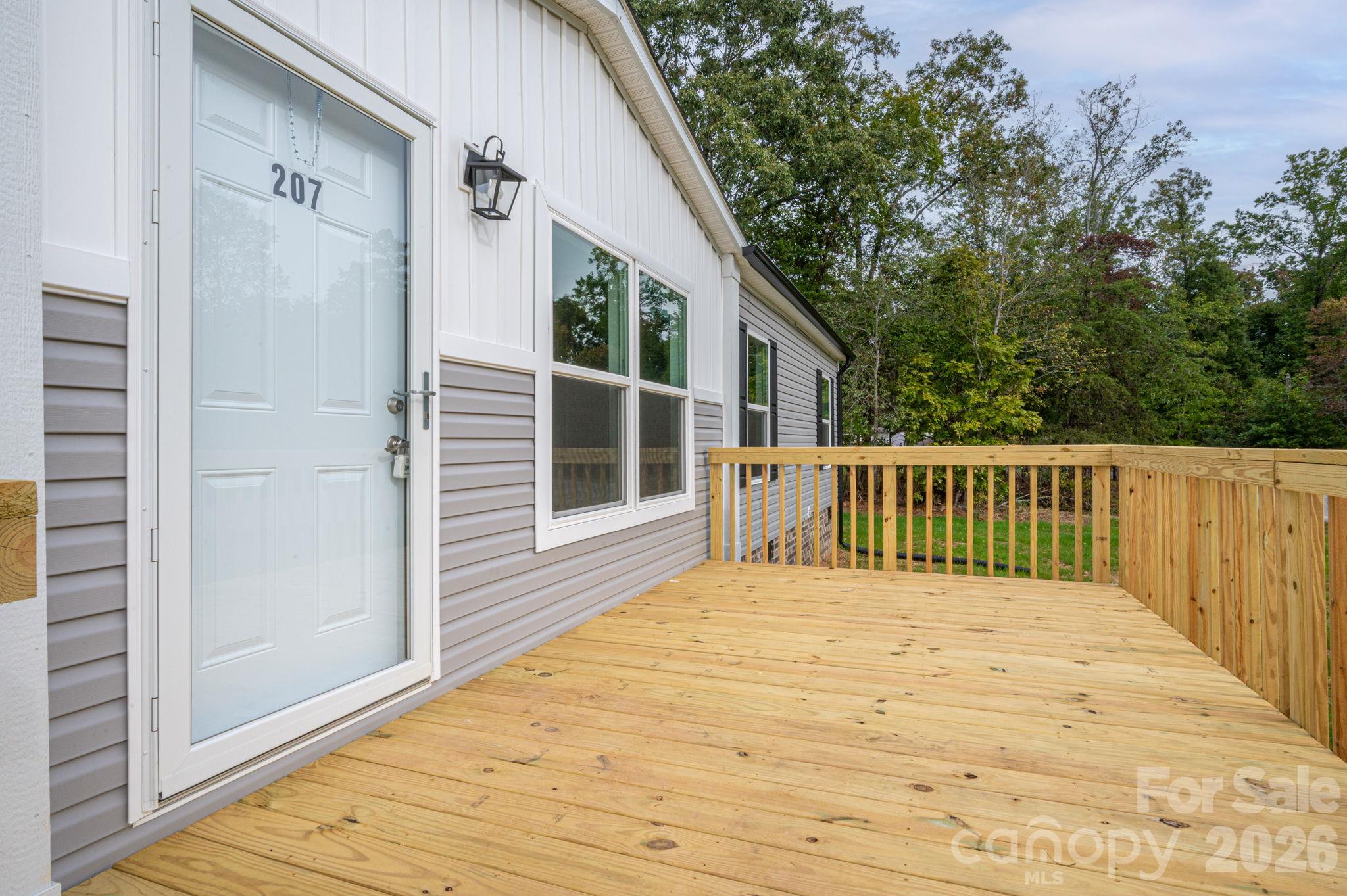 Single Family Residence at 207 Grassy Field Court, Lawndale, photo 4 of 43