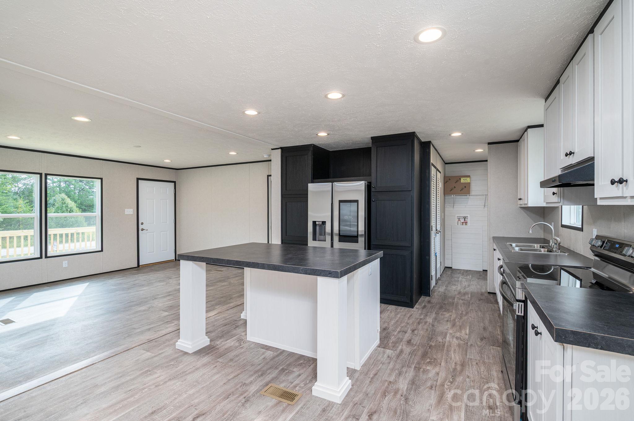 Single Family Residence at 207 Grassy Field Court, Lawndale, photo 10 of 43