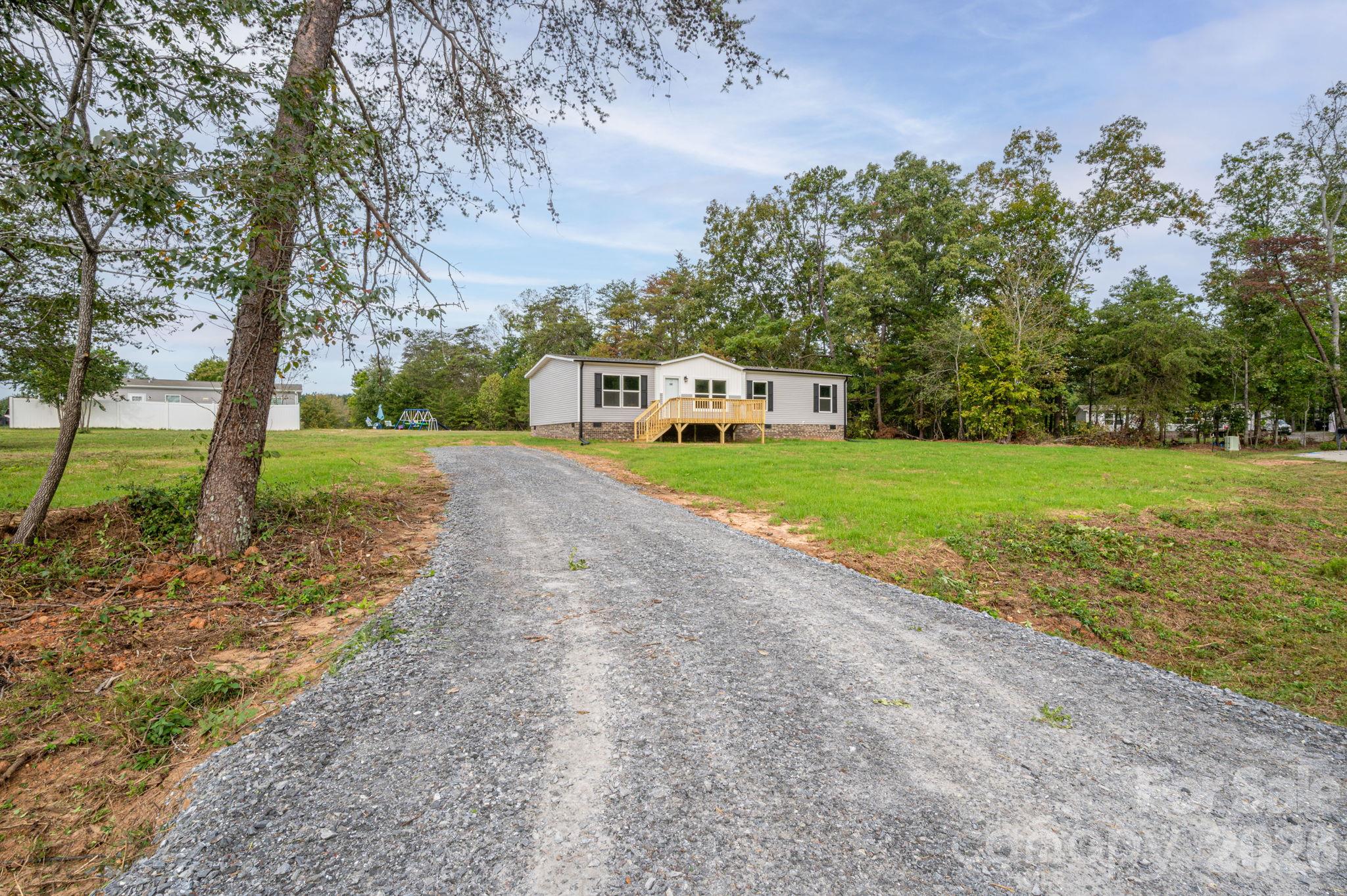 Gravel Drive - 207 Grassy Field Court, Lawndale