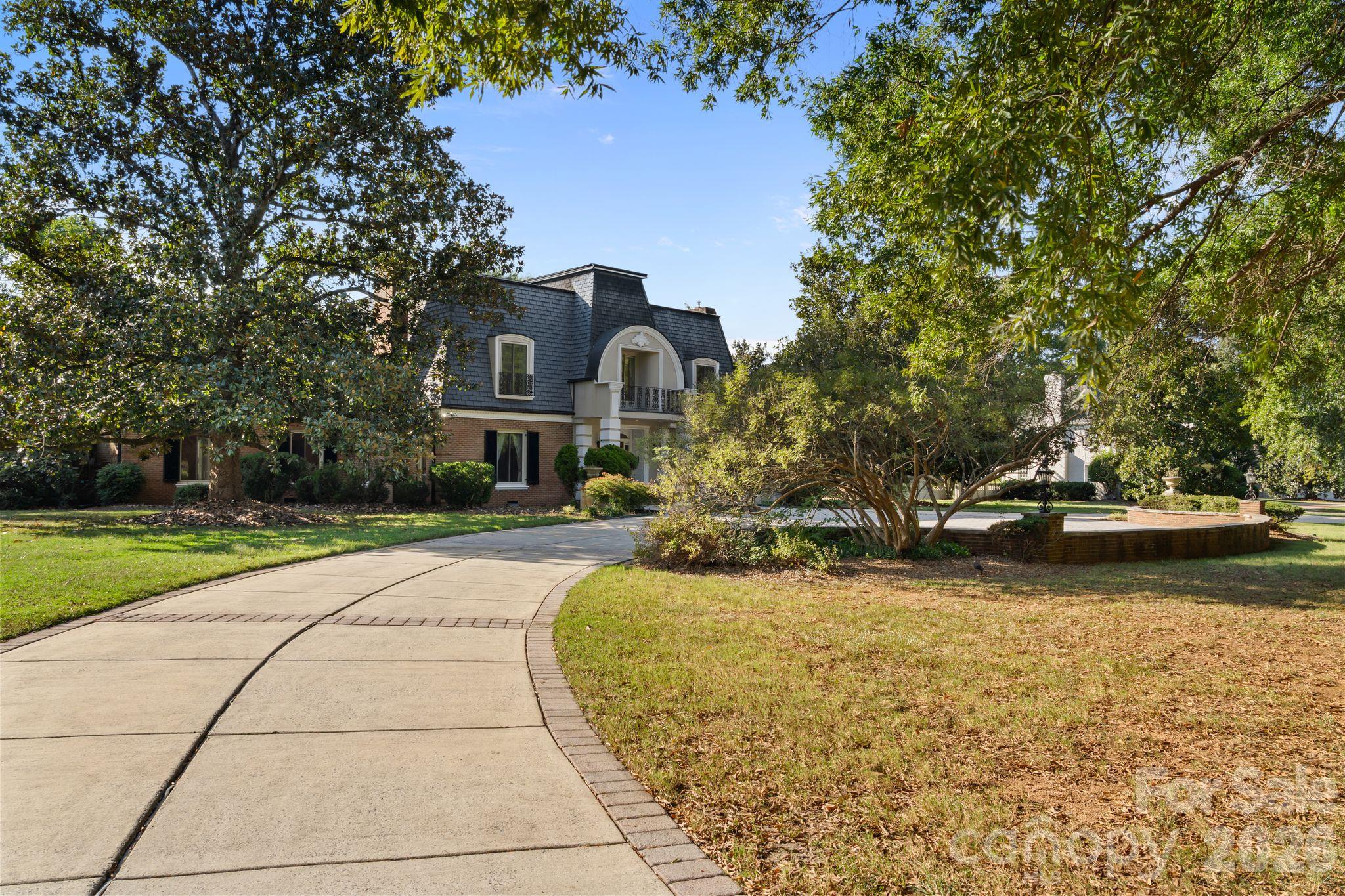 Side driveway entrance - 3452 Sharon Road, Charlotte