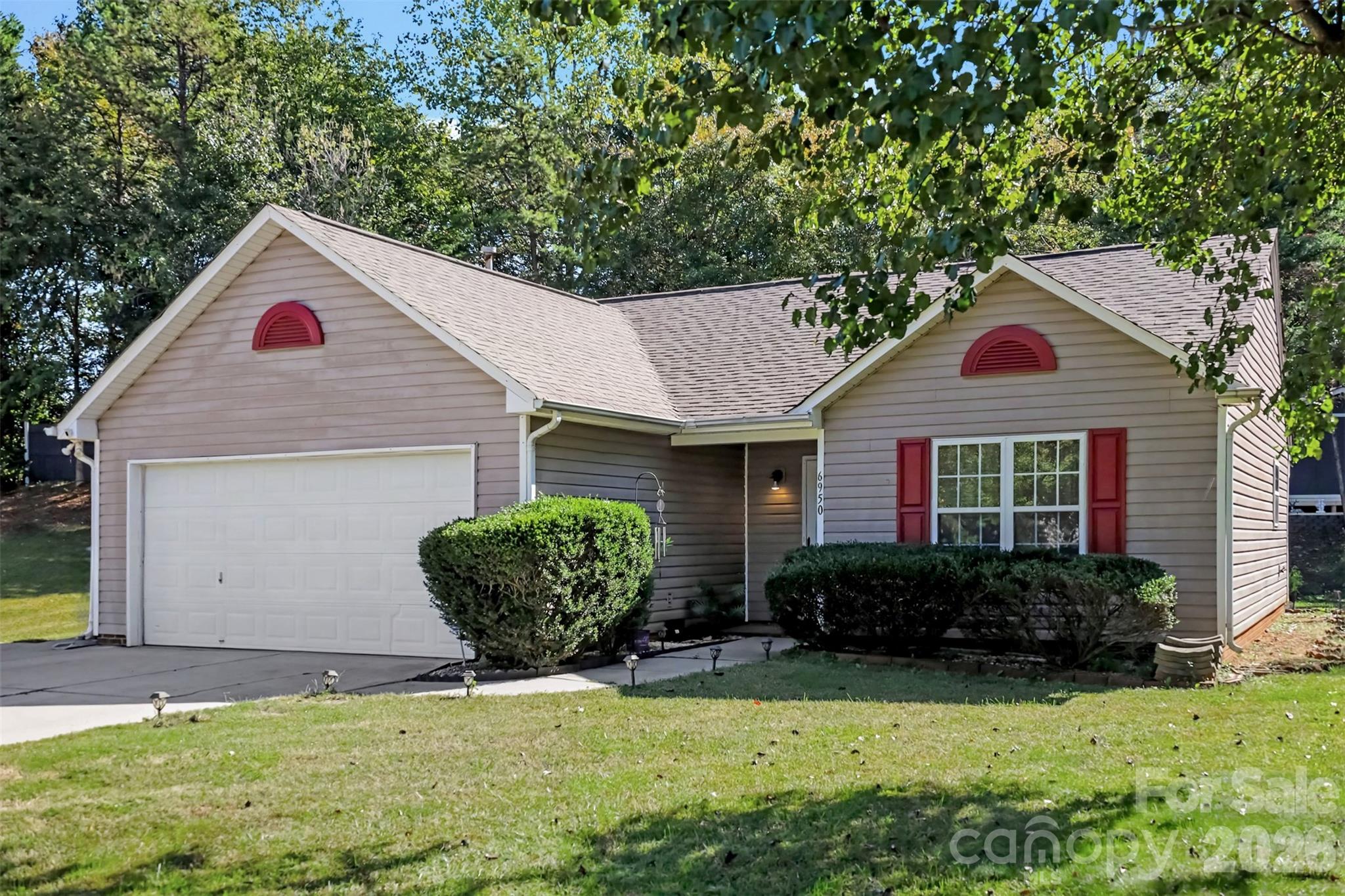 Single Family Residence at 6950 Silver Garden Lane, Charlotte, photo 2 of 34
