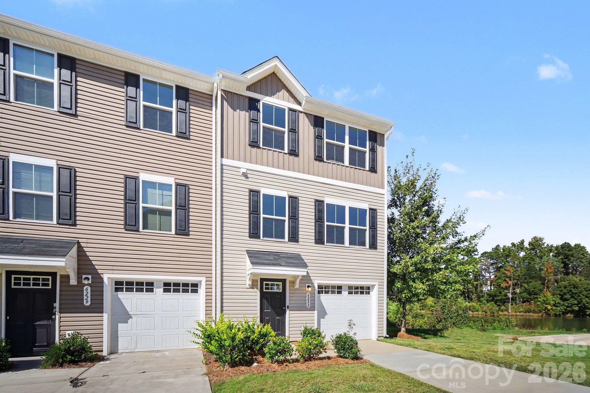 Townhouse at 6233 Cutwater Circle, Charlotte, photo 2 of 39