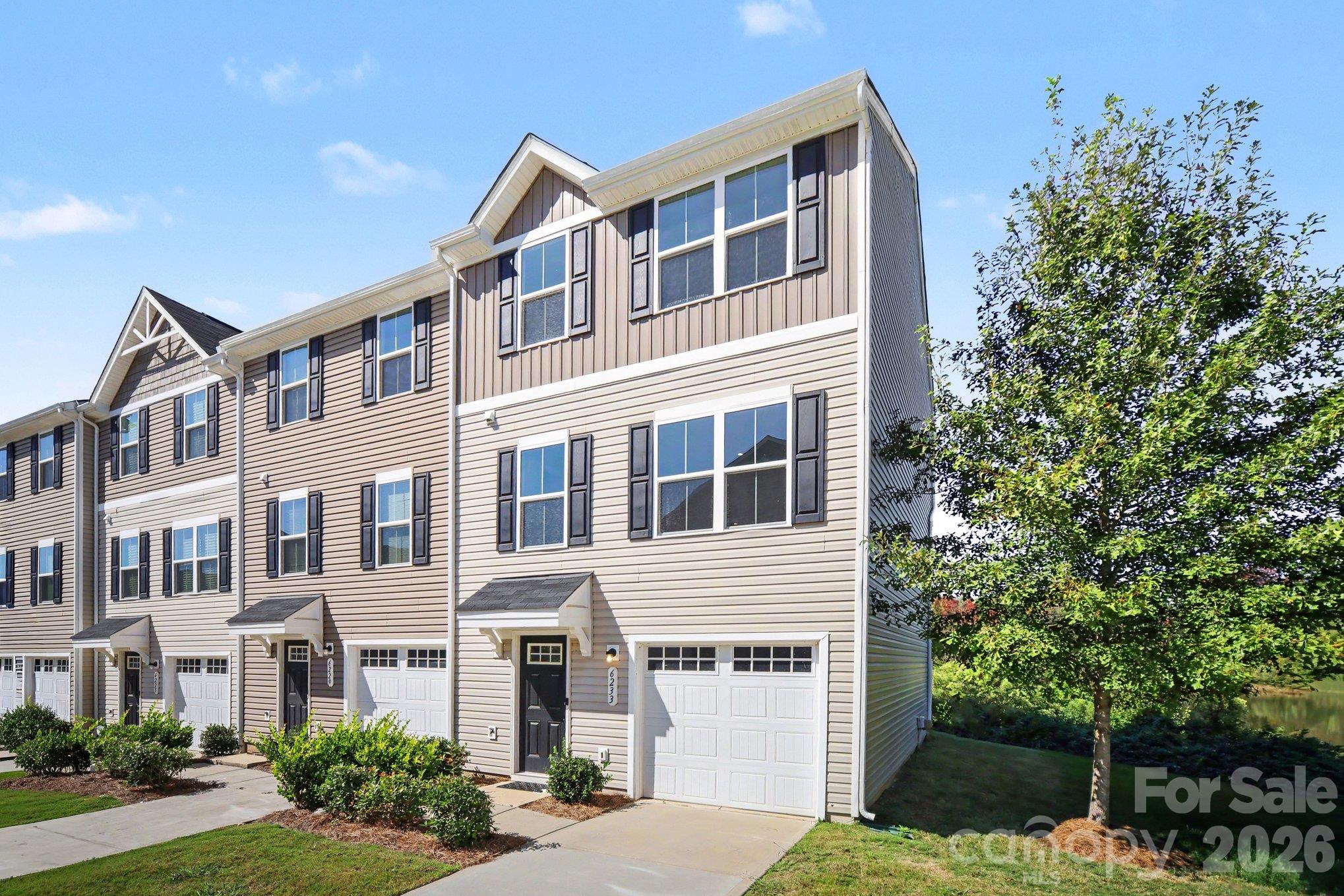 Townhouse at 6233 Cutwater Circle, Charlotte, photo 3 of 39