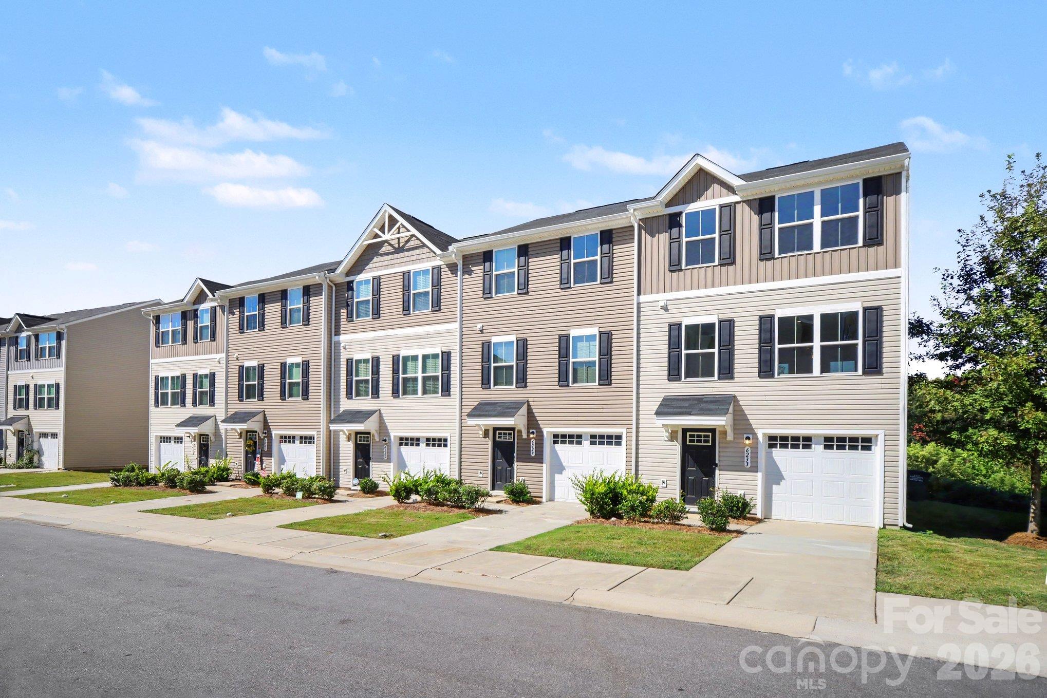 Townhouse at 6233 Cutwater Circle, Charlotte, photo 5 of 39