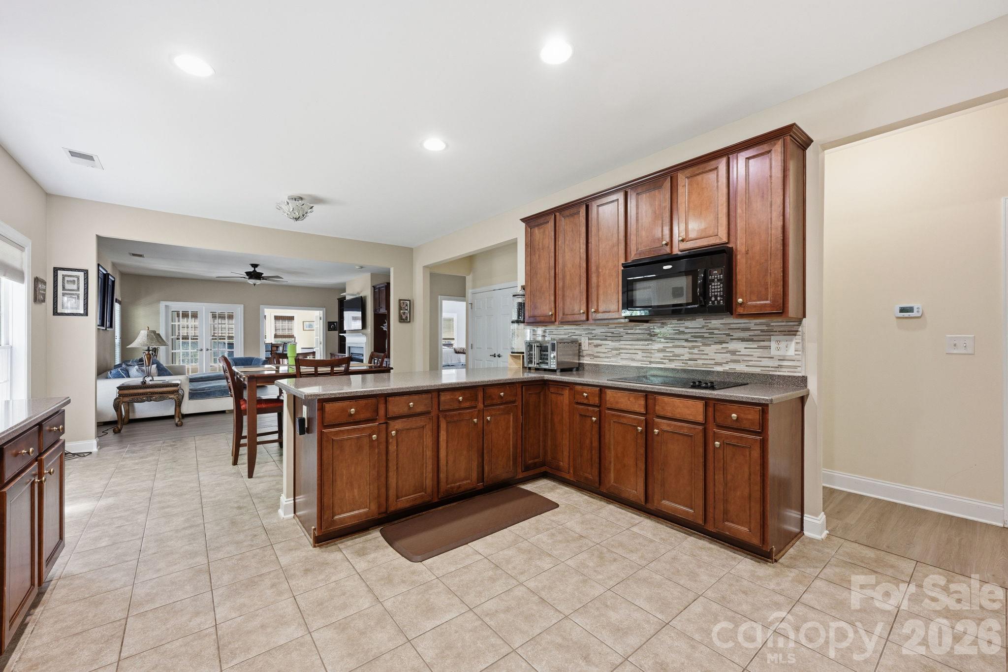 Kitchen - 4405 Squirrel Trail Lane, Charlotte