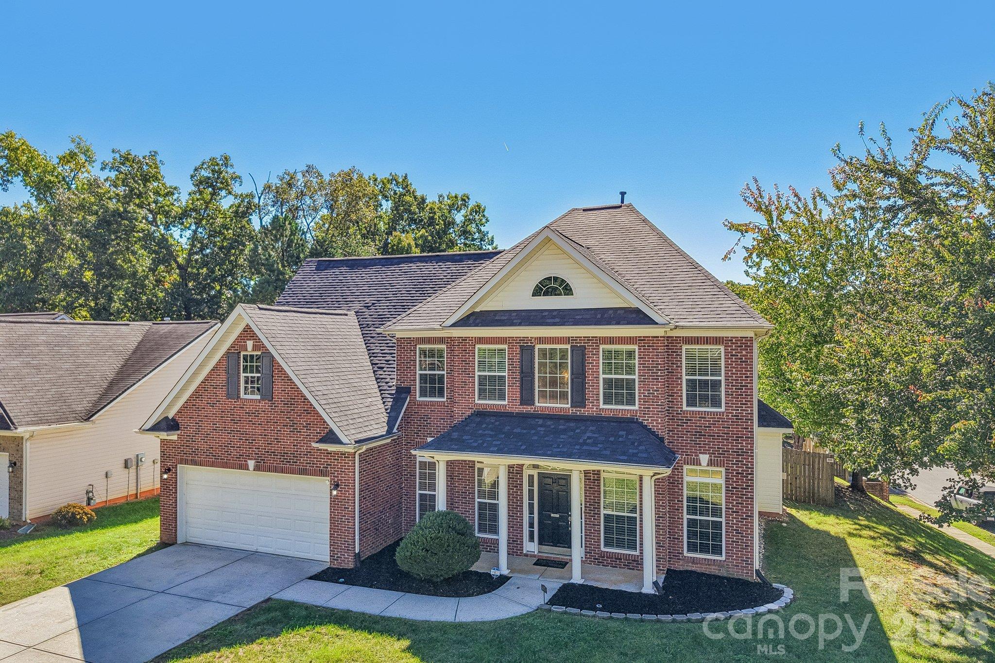 Single Family Residence at 8645 Ridgeline Lane, Charlotte, photo 2 of 35
