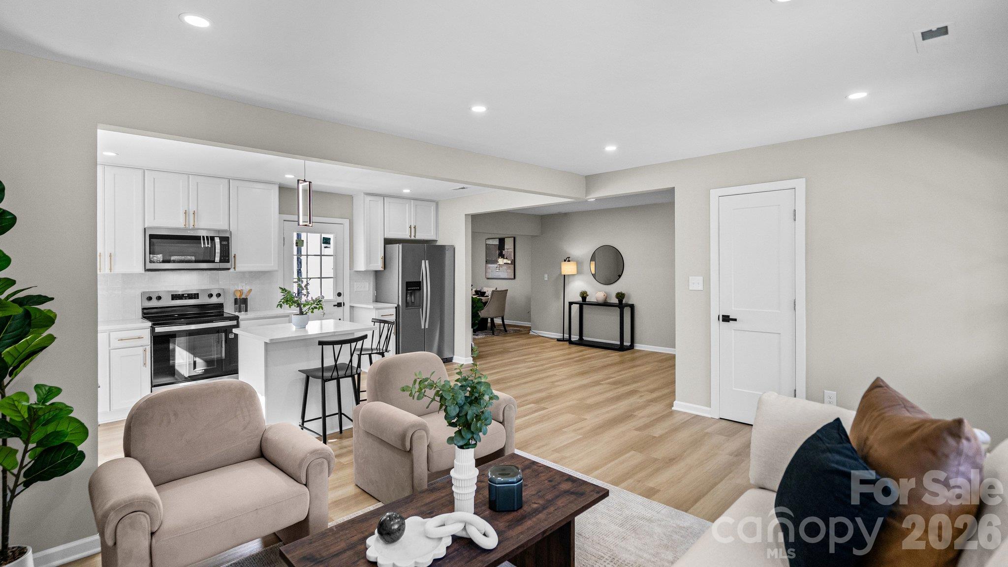 Single Family Residence at 708 Aintree Road, Charlotte, photo 9 of 38