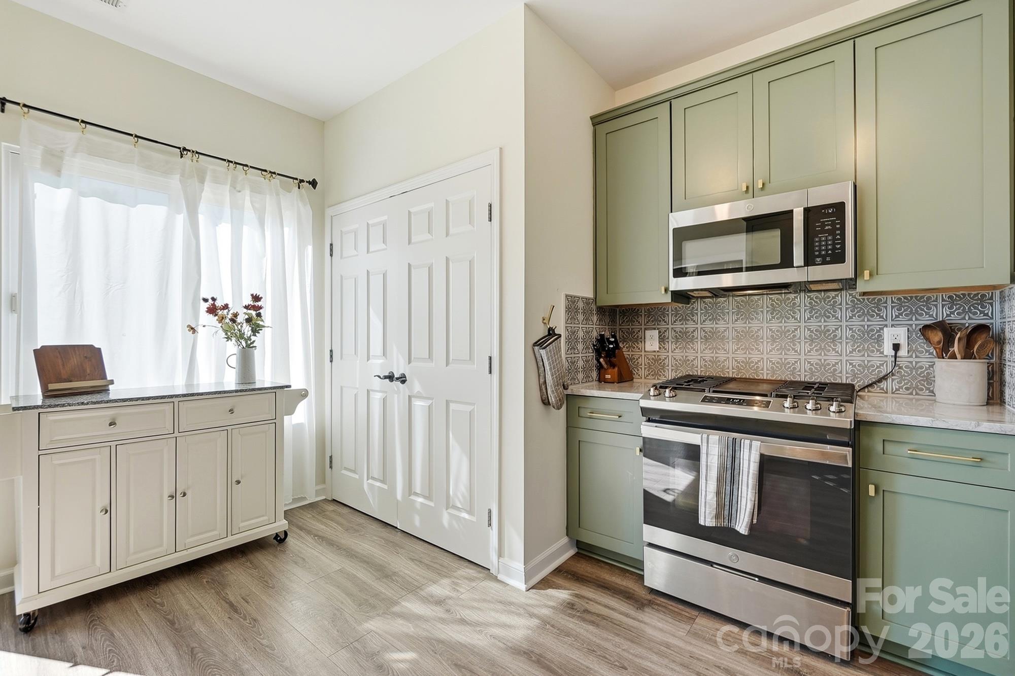 Single Family Residence at 2822 Carriage Crossing Drive, Matthews, photo 14 of 37