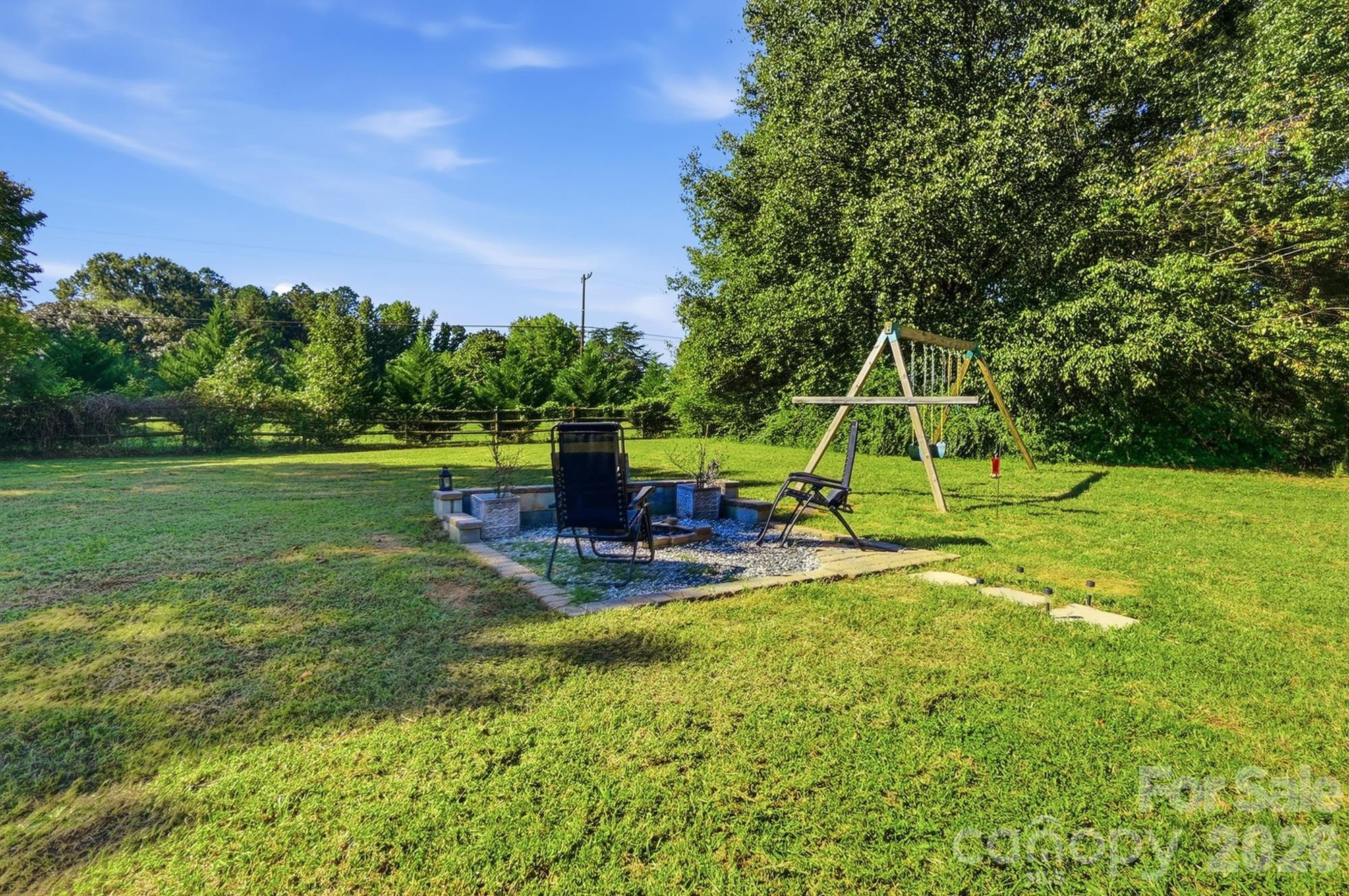 Single Family Residence at 2822 Carriage Crossing Drive, Matthews, photo 34 of 37