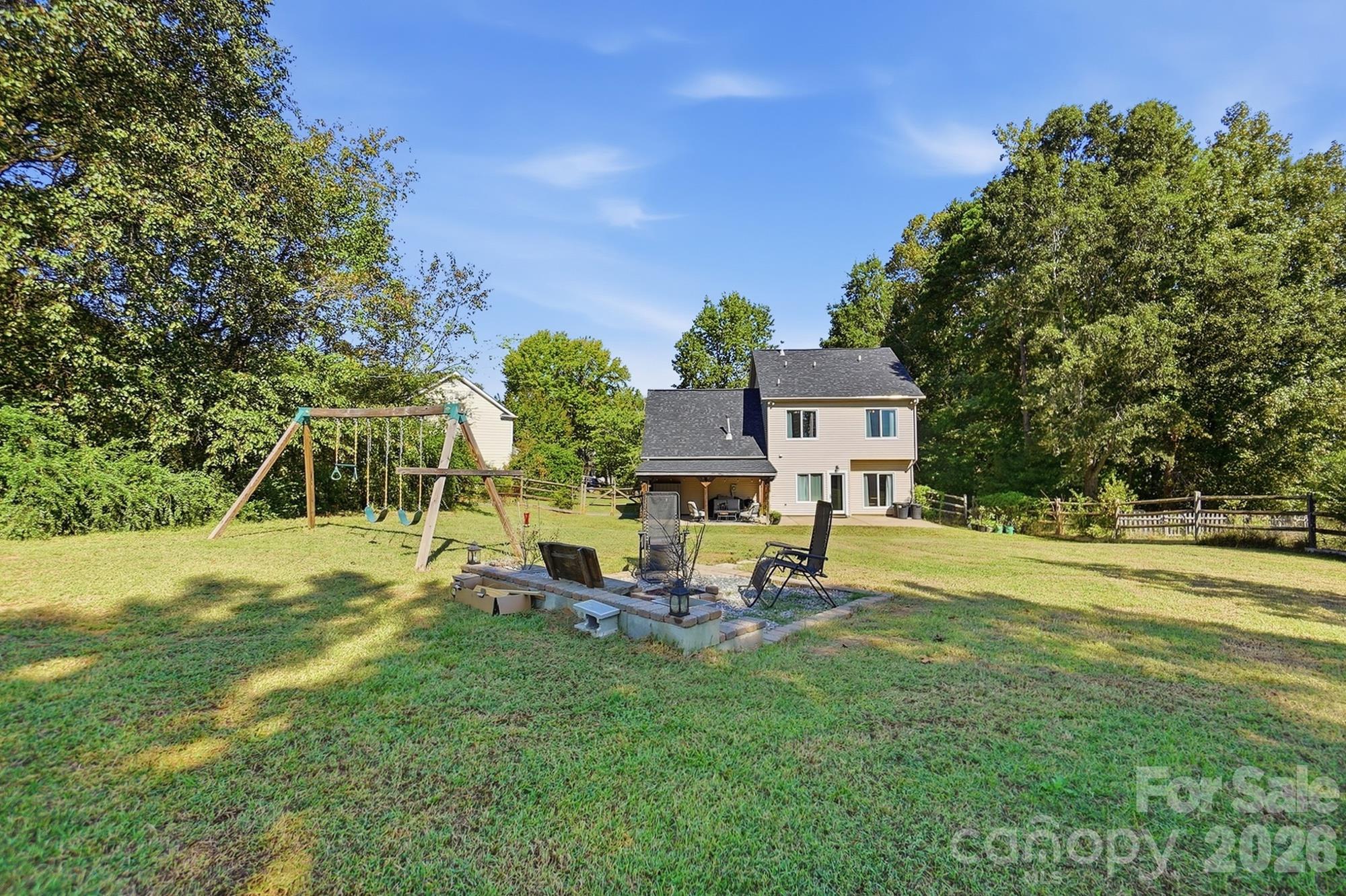 Single Family Residence at 2822 Carriage Crossing Drive, Matthews, photo 35 of 37
