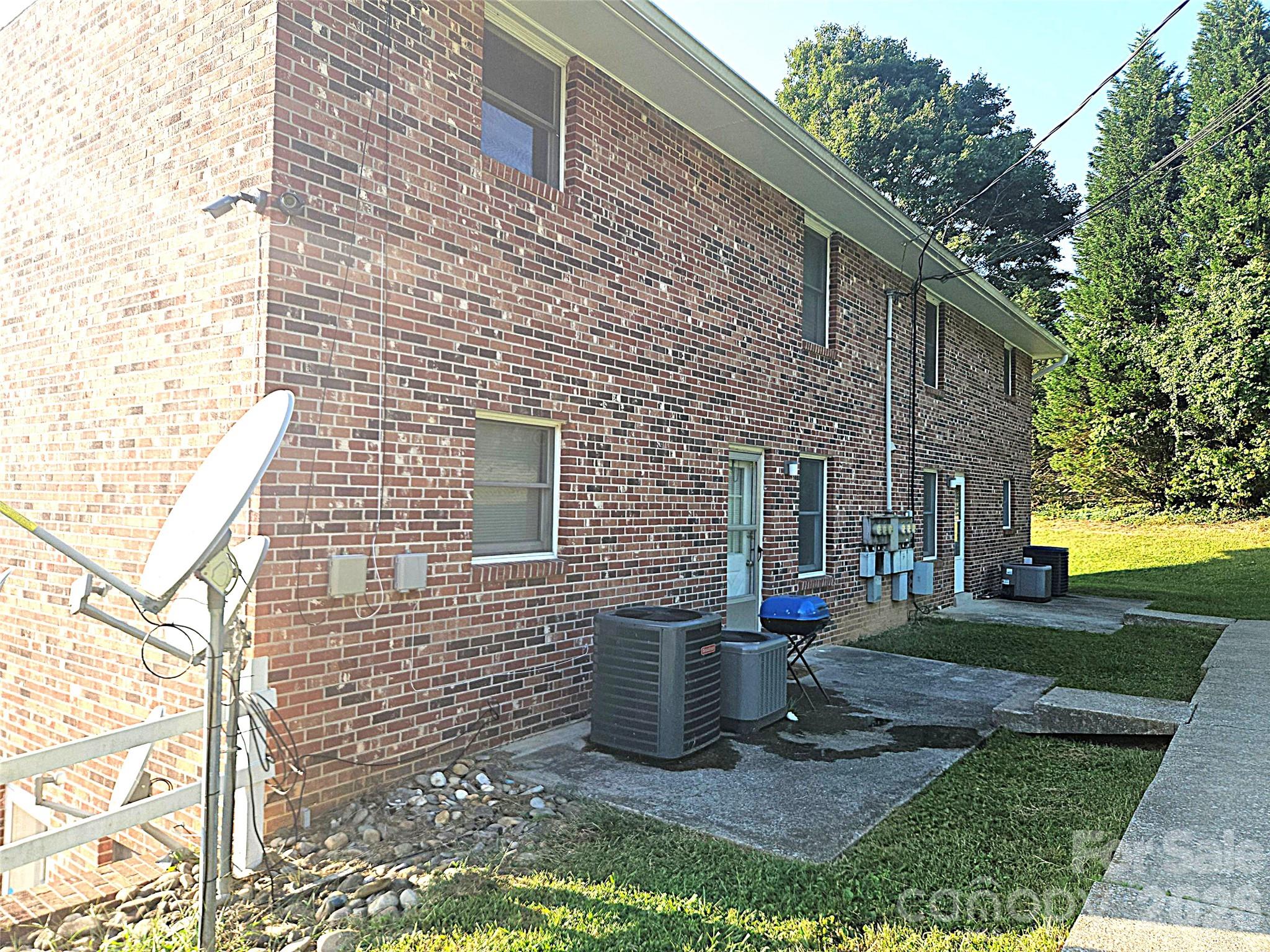 Apartment at 1906 Old Spartanburg Road, Hendersonville, photo 2 of 13