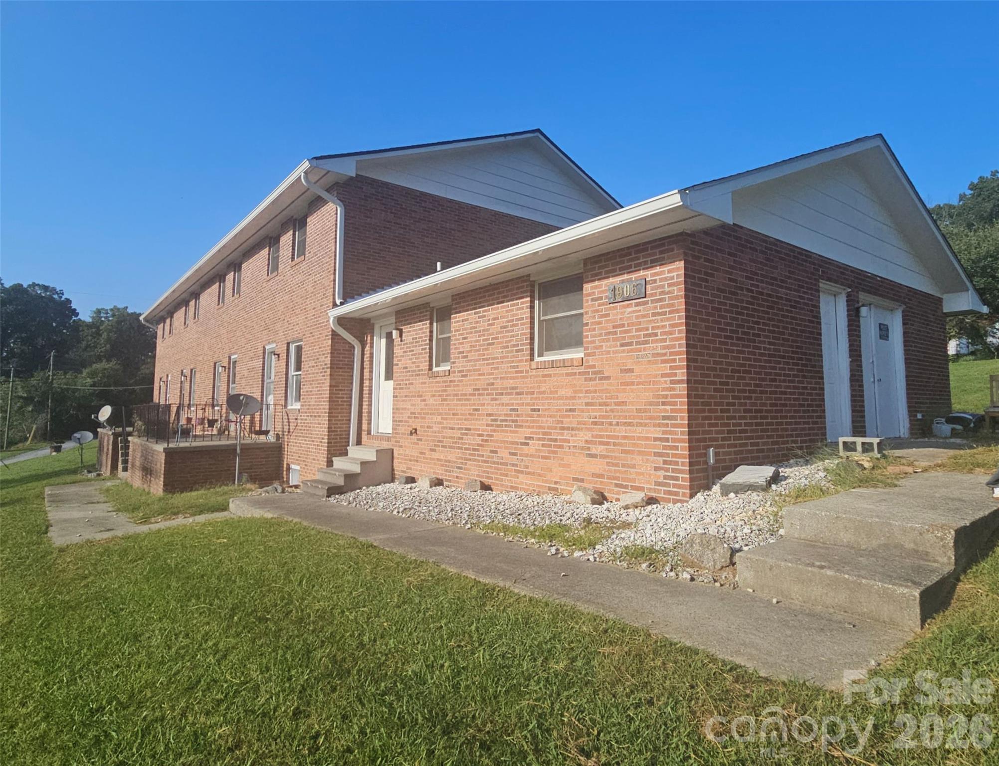 Apartment at 1906 Old Spartanburg Road, Hendersonville, photo 4 of 13